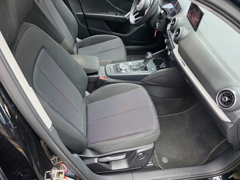 Audi Q2 35 TFSI  Automatik,Klimaautom,PDC,NAVi,Kamera — photo 21