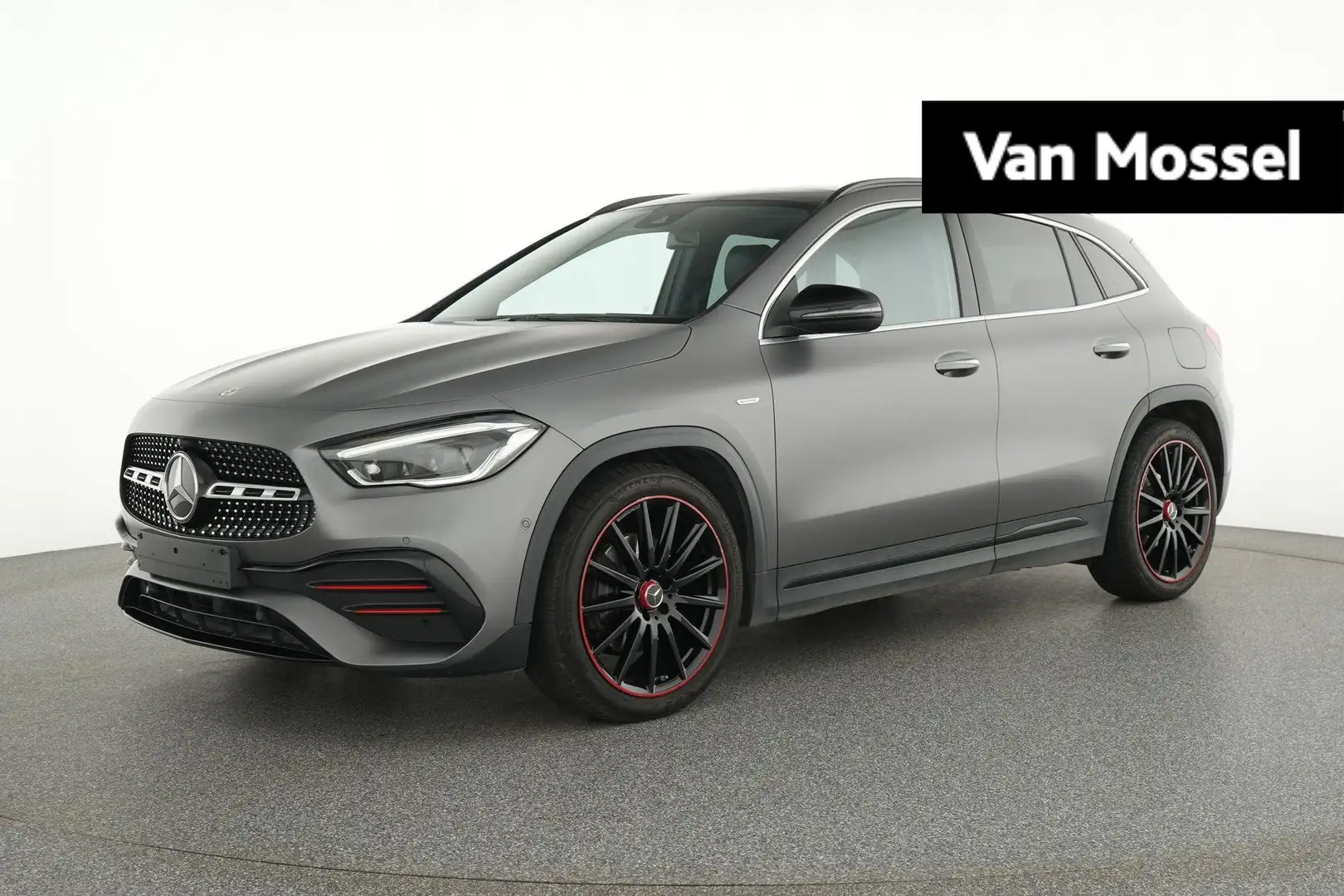 Mercedes-Benz GLA 180 d AMG Line + SPECIAL EDITION + LEDER + PANO + MULT Gris - 1