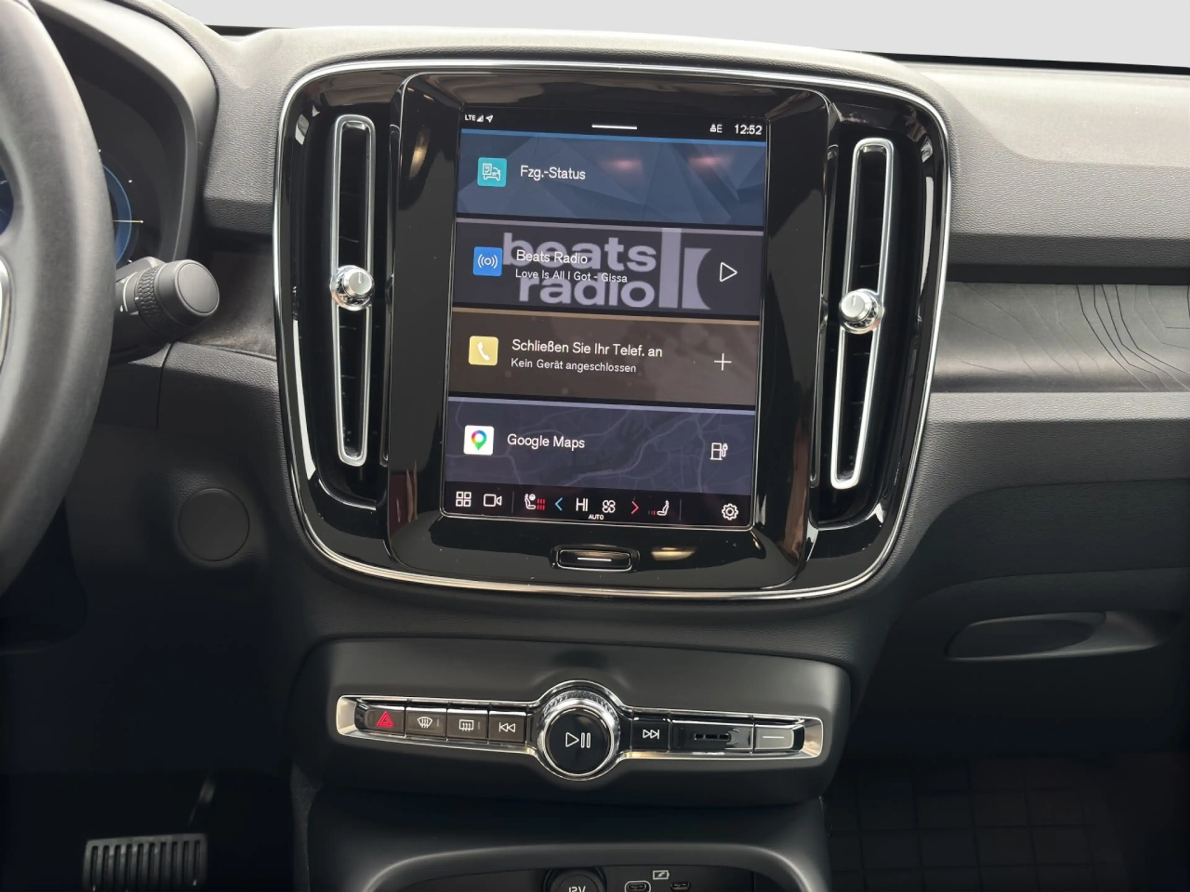 Volvo C40 Recharge Pure Electric Plus/20Z/LHZ/GJR/Pano — photo 9
