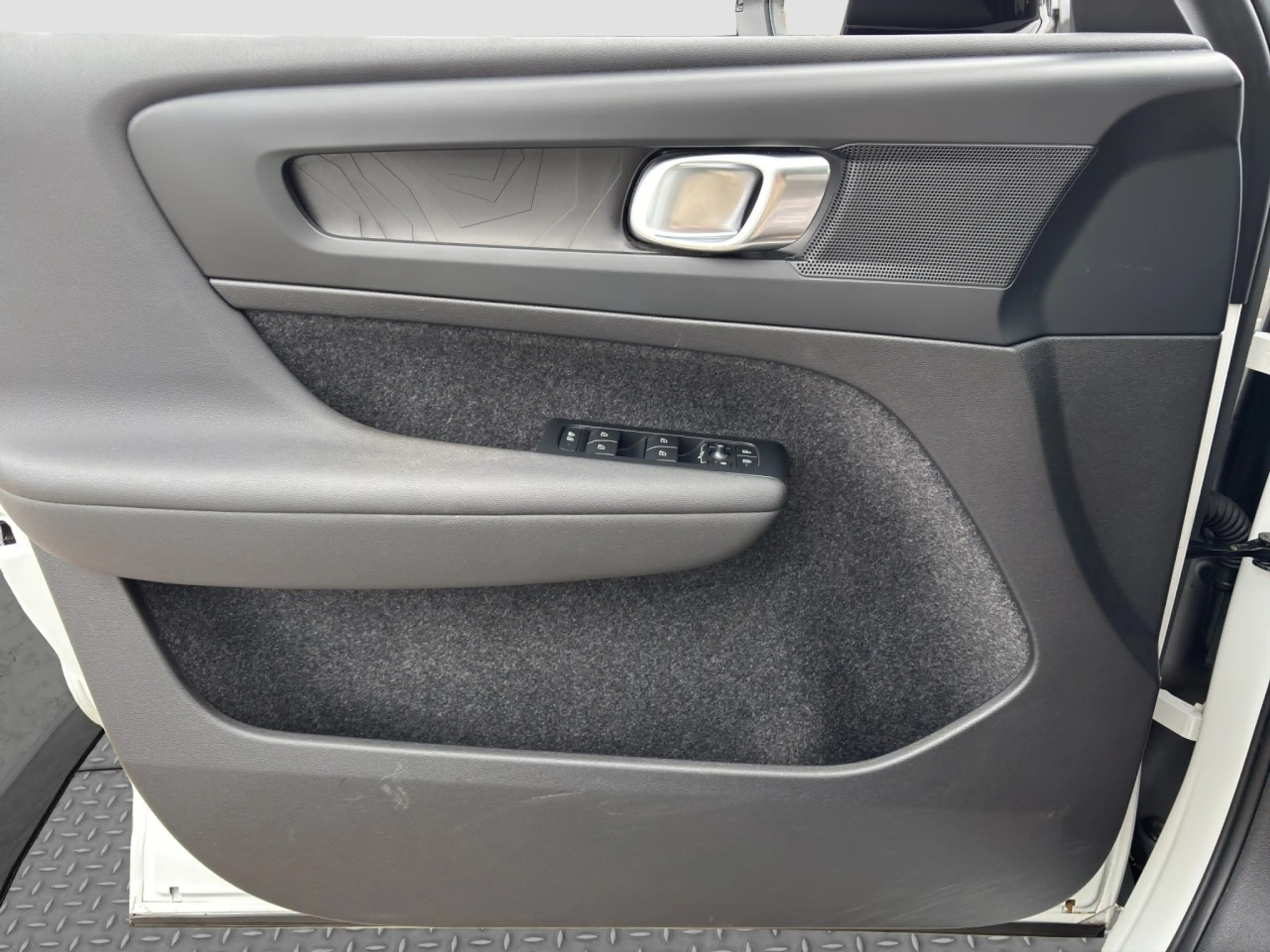 Volvo C40 Recharge Pure Electric Plus/20Z/LHZ/GJR/Pano — photo 12