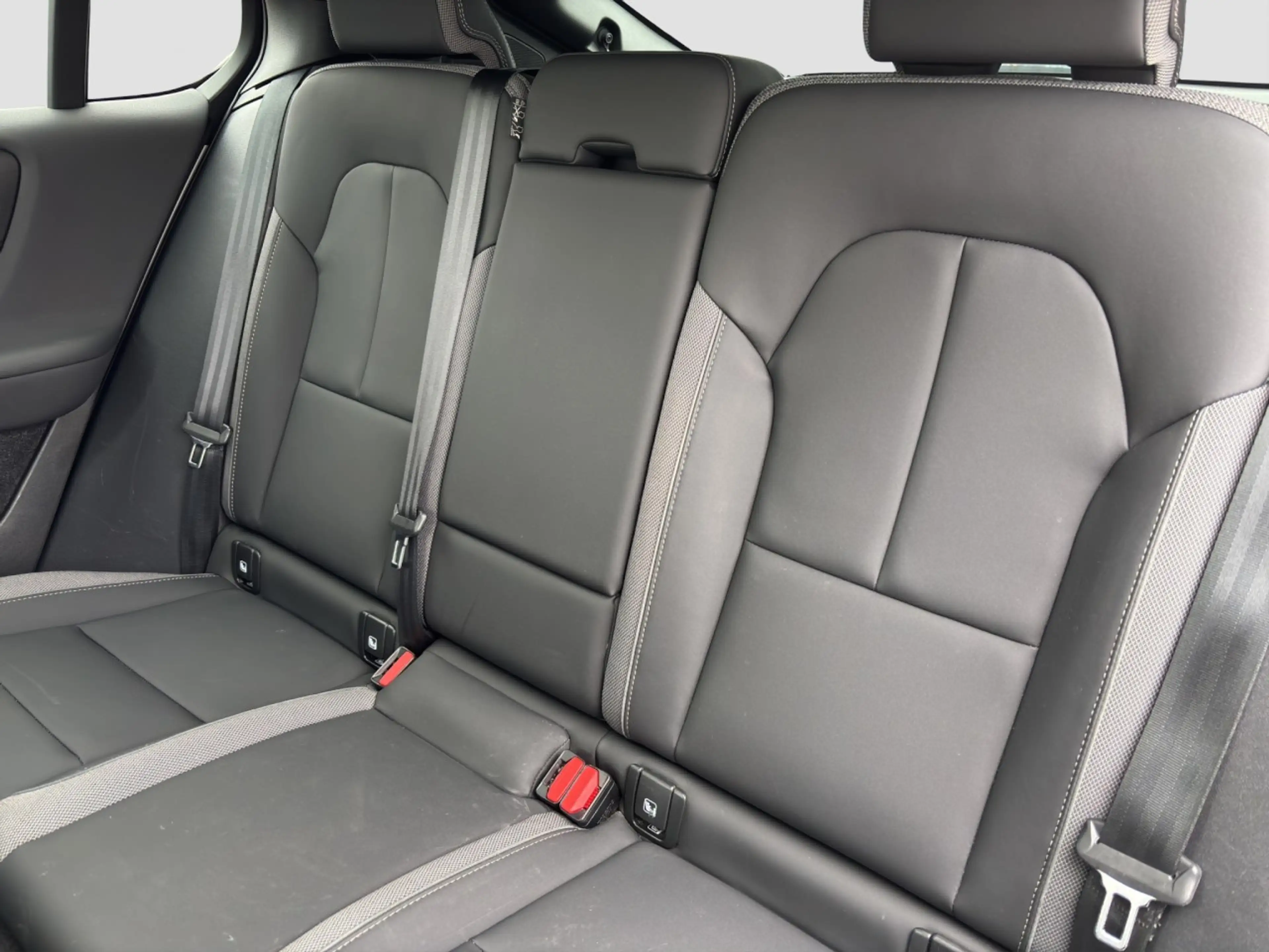 Volvo C40 Recharge Pure Electric Plus/20Z/LHZ/GJR/Pano — photo 14