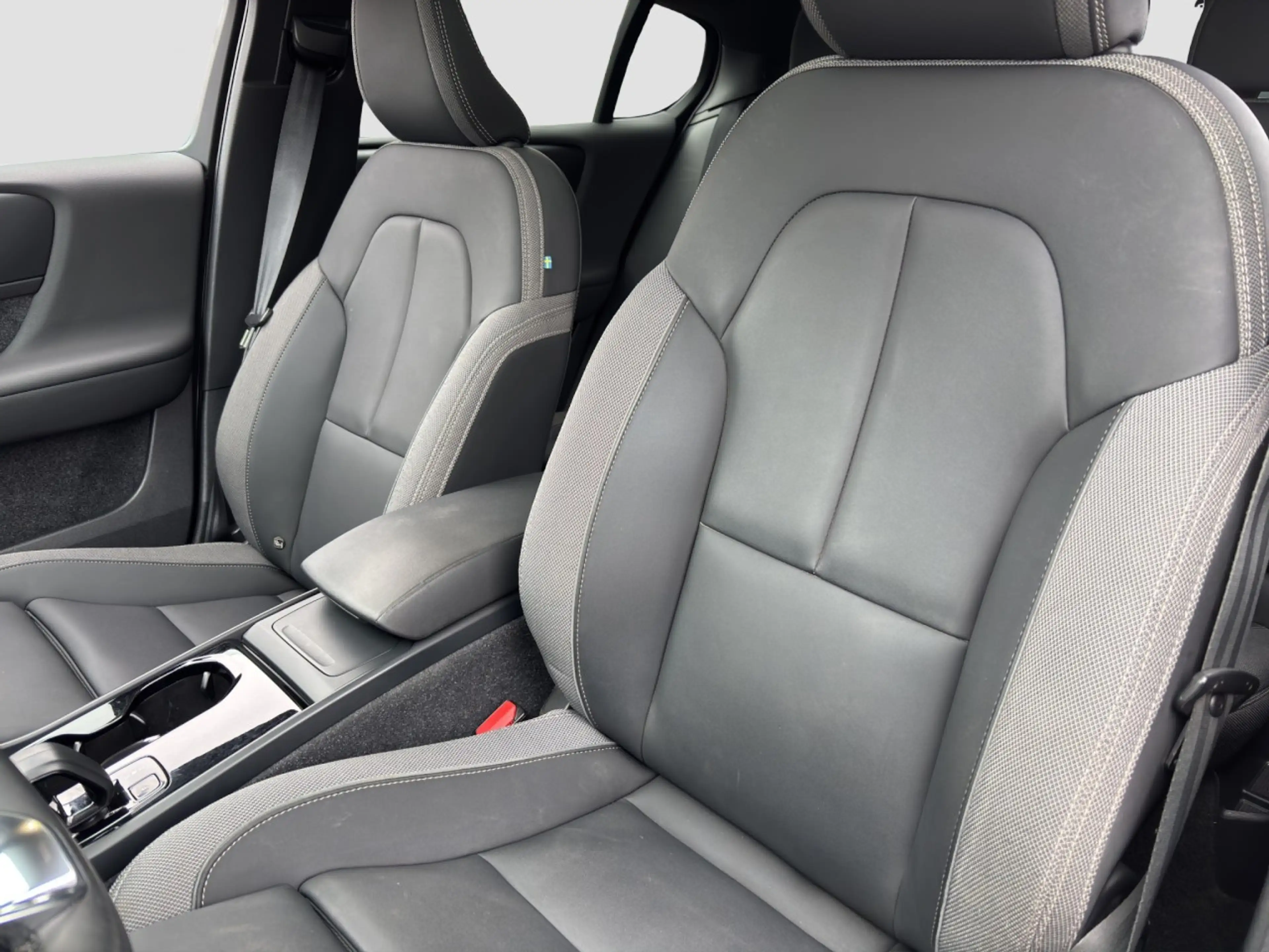 Volvo C40 Recharge Pure Electric Plus/20Z/LHZ/GJR/Pano — photo 13