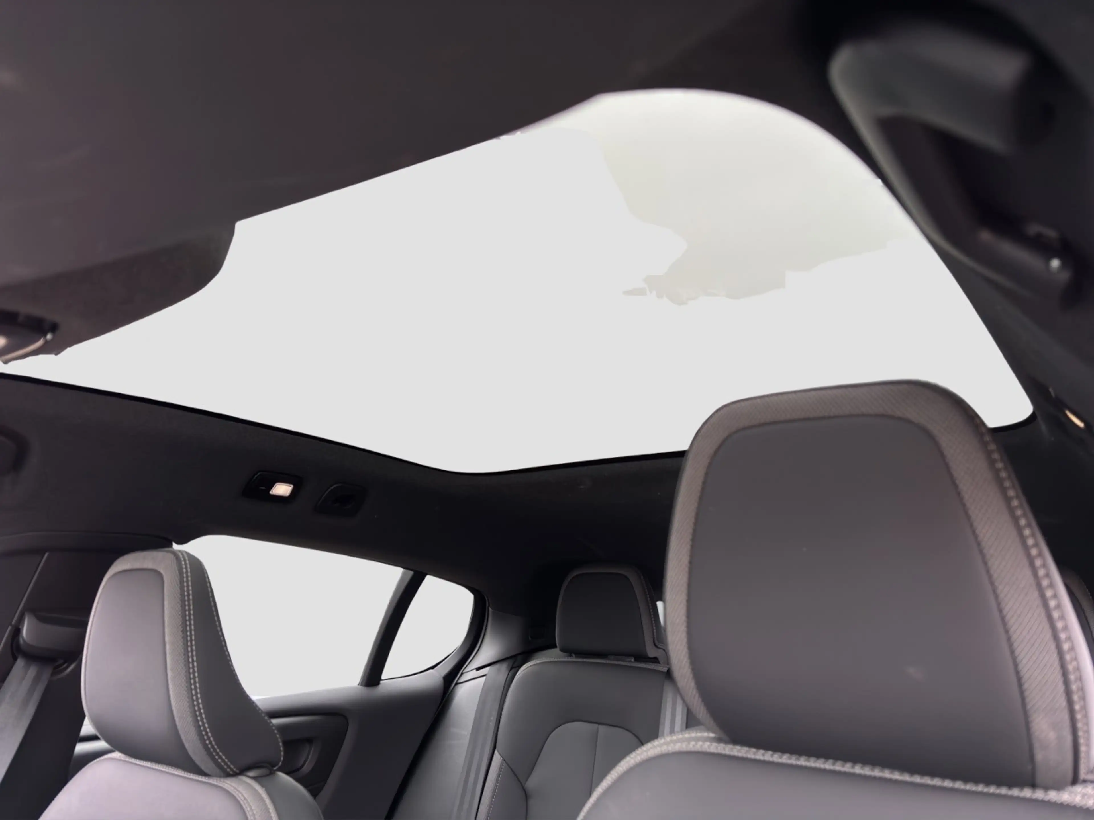 Volvo C40 Recharge Pure Electric Plus/20Z/LHZ/GJR/Pano — photo 15