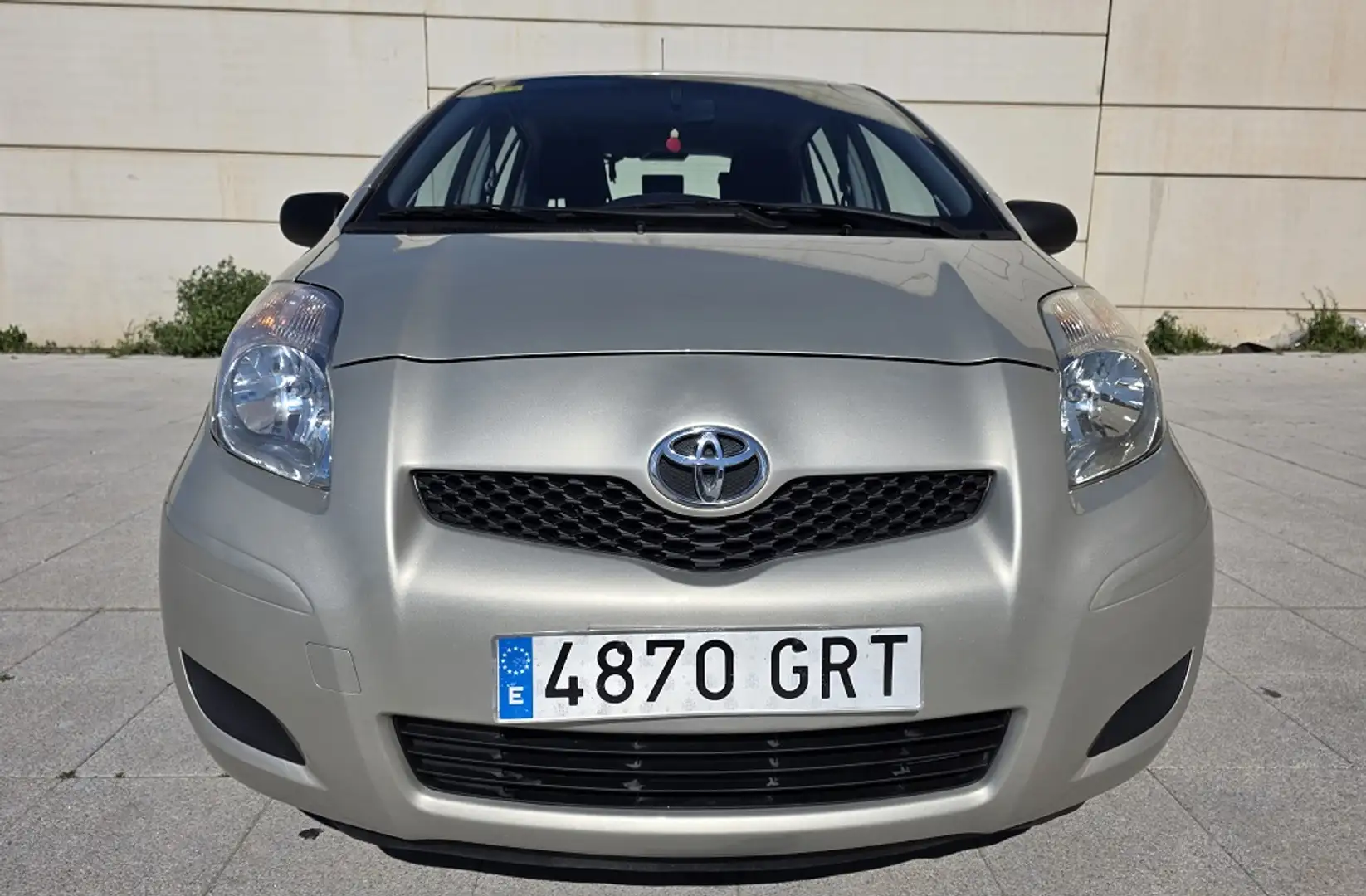 Toyota Yaris 1.0 VVT-i Live Beige - 2