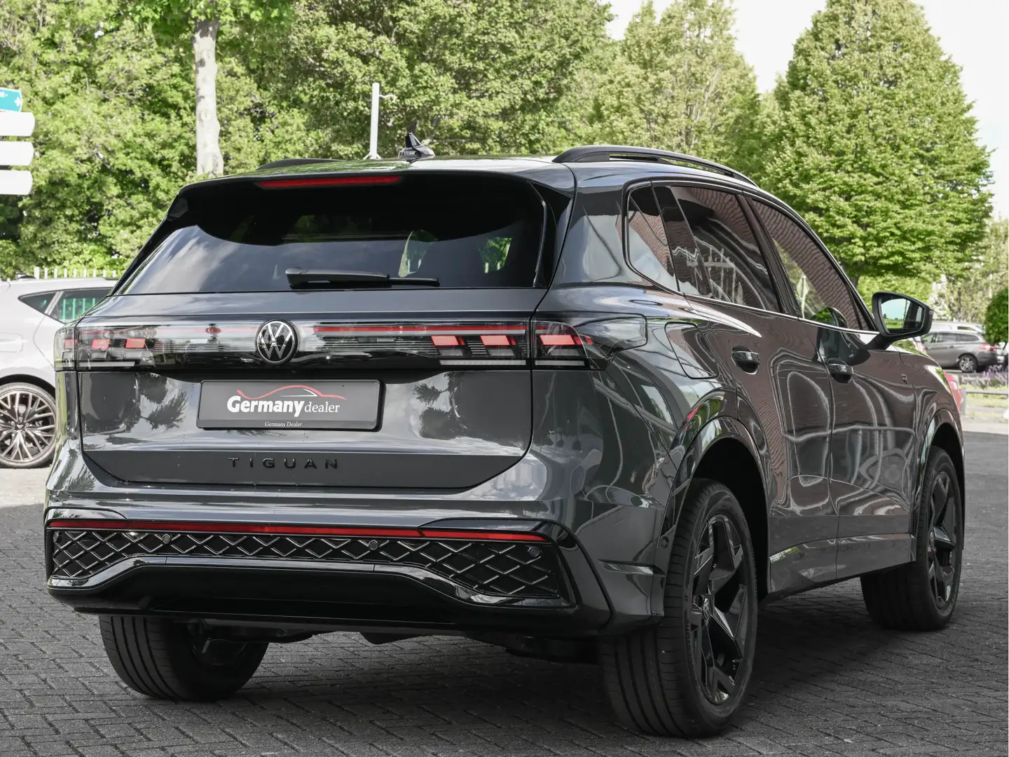 Volkswagen Tiguan 1.5 eHybrid 272pk R-Line Edition Pano Adapt. Cruis Gris - 2