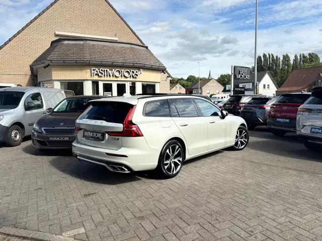 Volvo V60 view 4