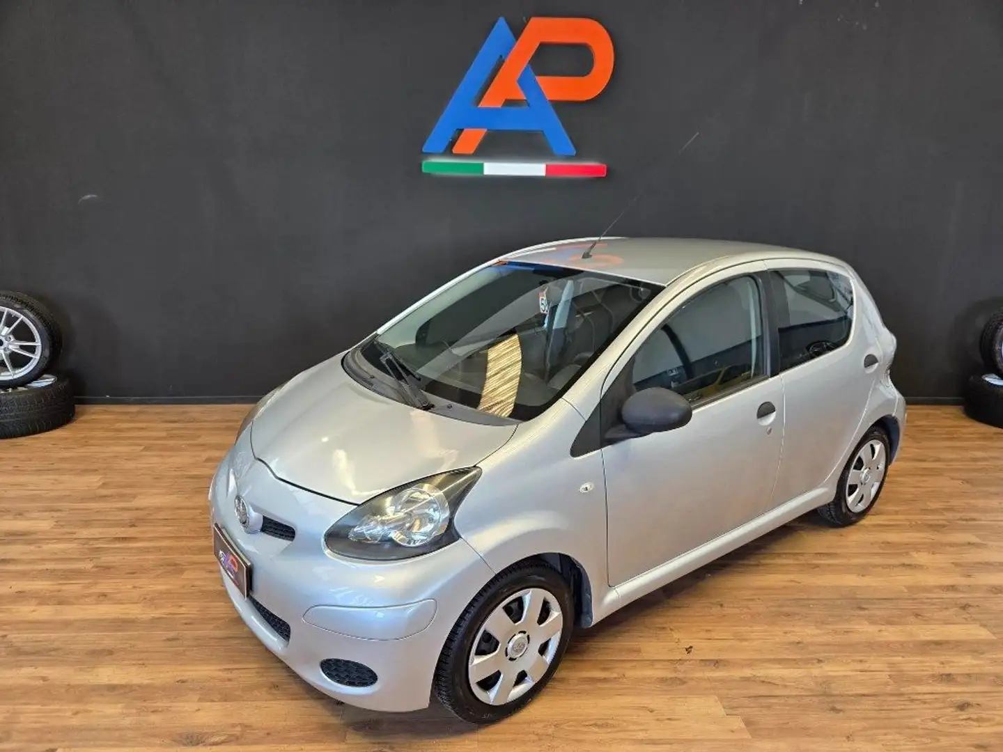 Toyota Aygo 1.0 12V VVT-i 5 porte Deep Ocean Connect Argento - 2