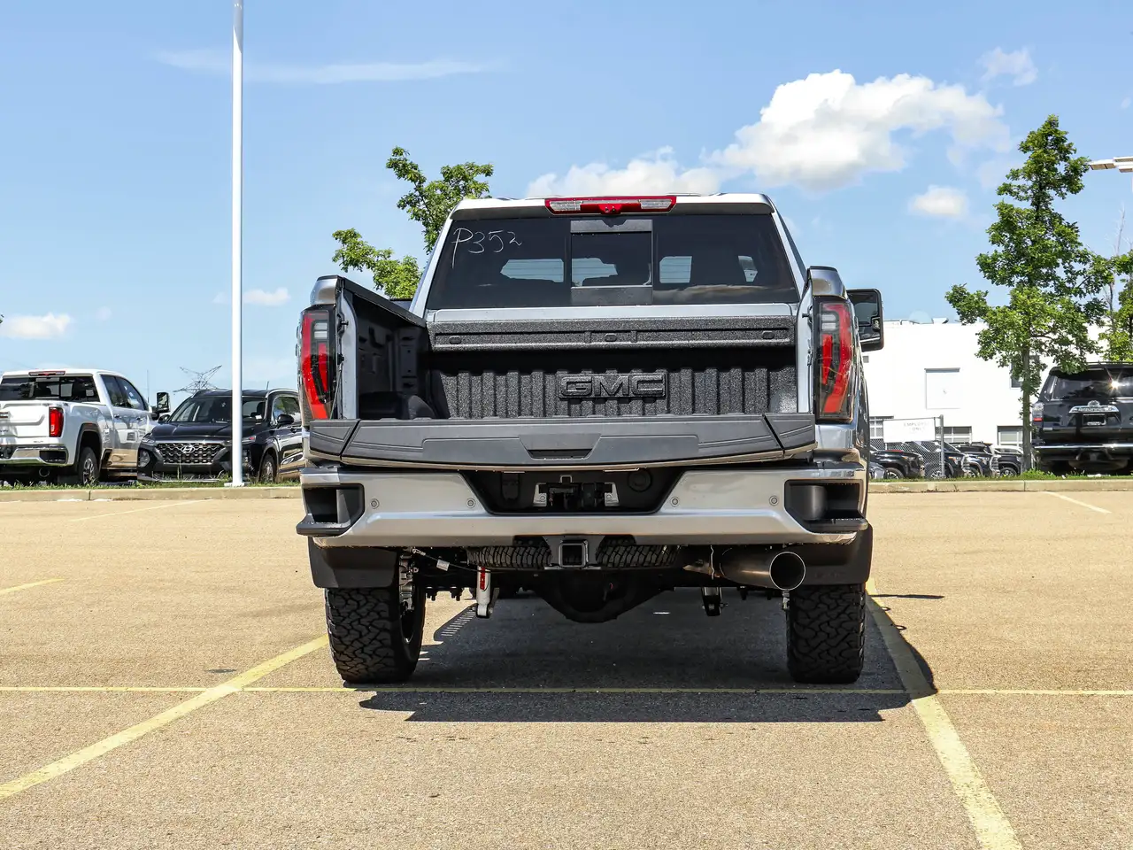 GMC Sierra 3500HD photo GMC Sierra 3500HD