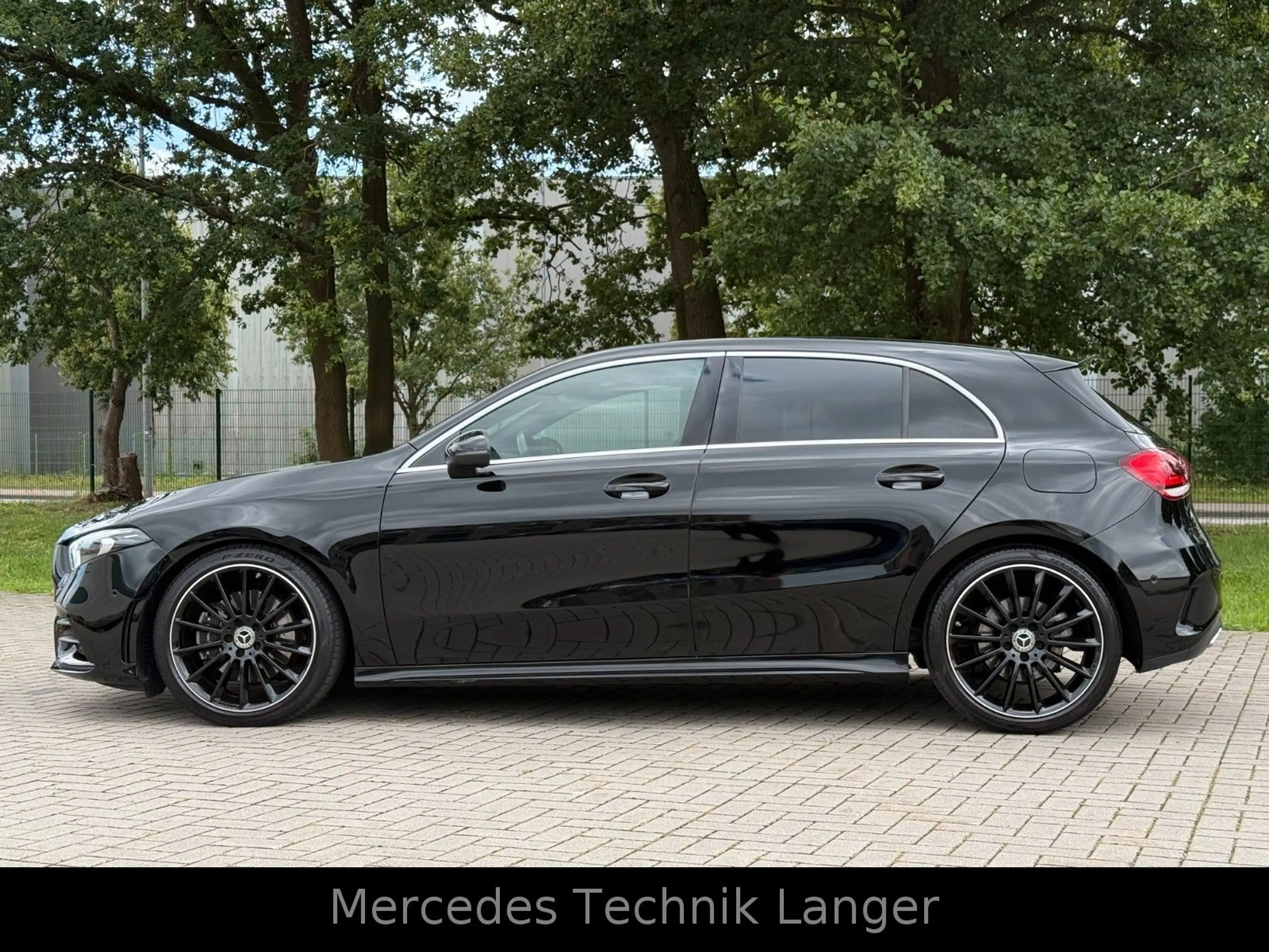 Mercedes-Benz A 220 / AMG LINE/SERVICE NEU — photo 3