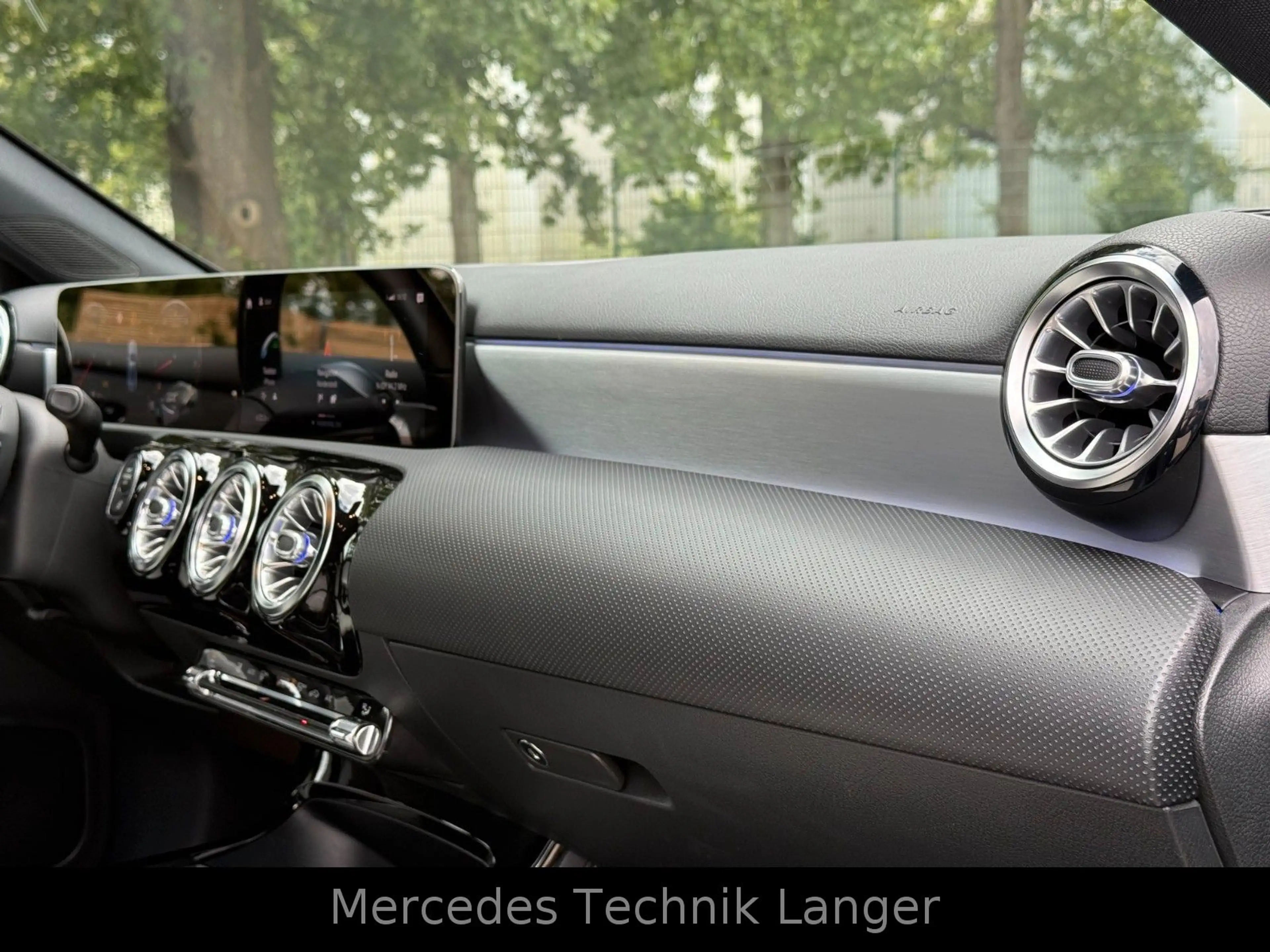 Mercedes-Benz A 220 / AMG LINE/SERVICE NEU — photo 12