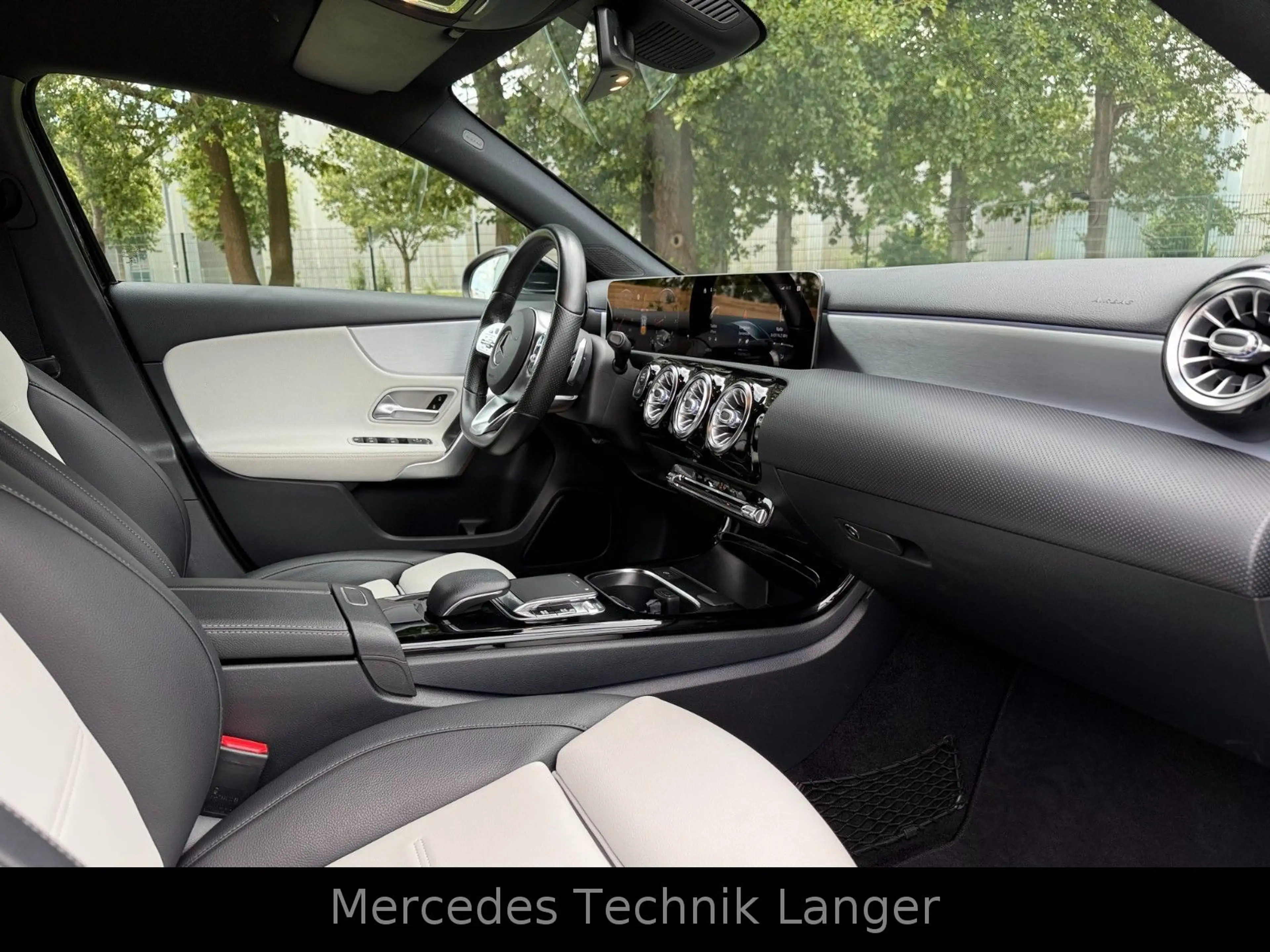 Mercedes-Benz A 220 / AMG LINE/SERVICE NEU — photo 11