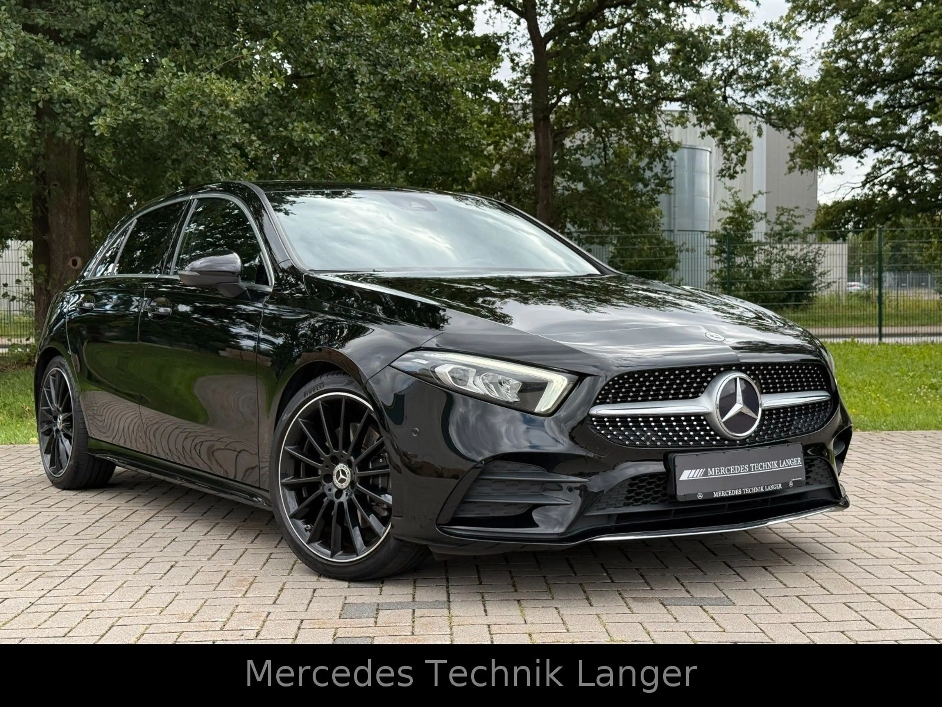 Mercedes-Benz A 220 / AMG LINE/SERVICE NEU