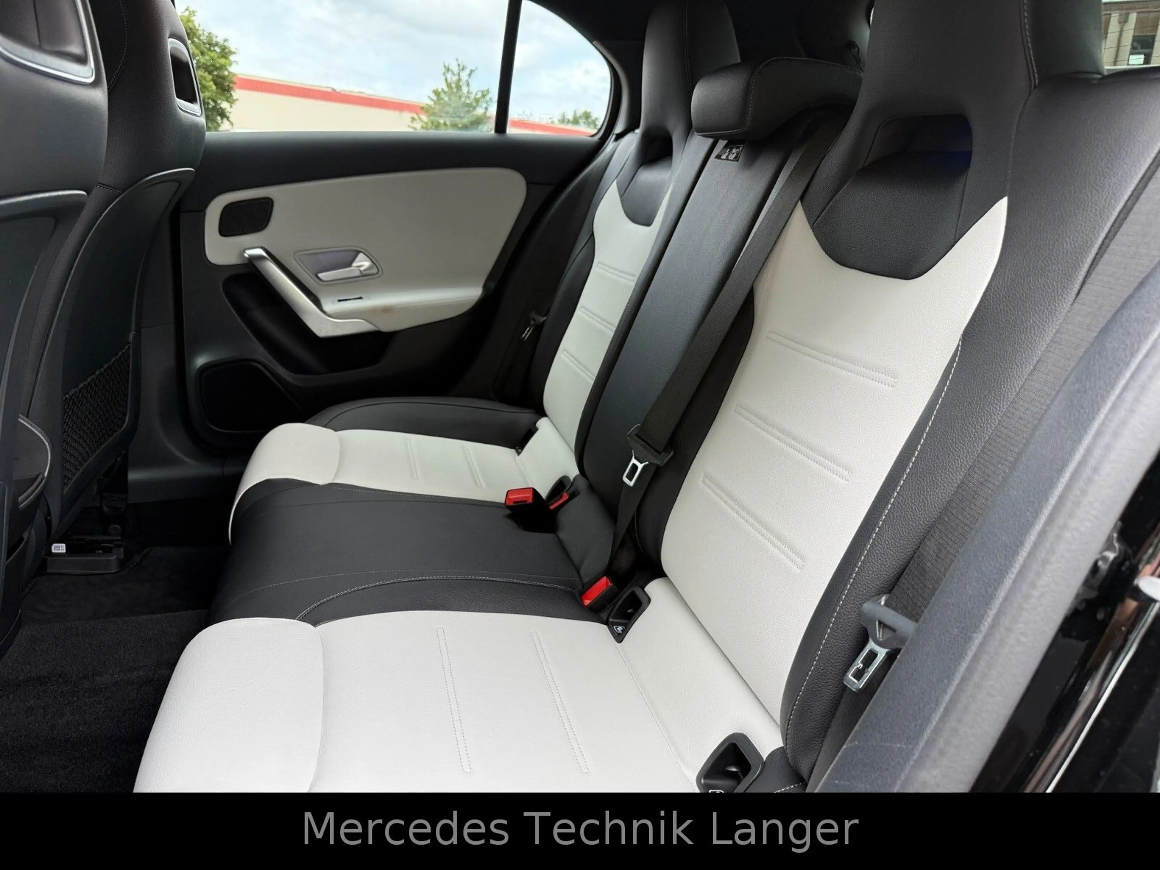 Mercedes-Benz A 220 / AMG LINE/SERVICE NEU — photo 14