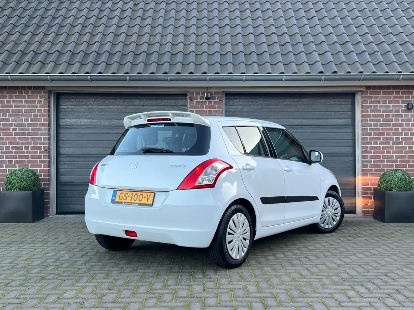 Suzuki Swift 1.2 Comfort Eass Airco Stoelverwarming 95Dkm Topst Blanc - 2