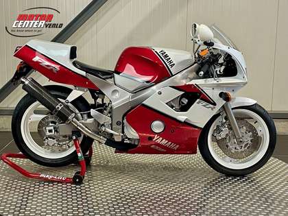 Yamaha FZR 400 RR
