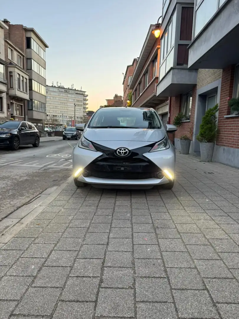 Toyota Aygo 1.0i VVT-i x-play 94dkm new 0032485905657 Gri - 1