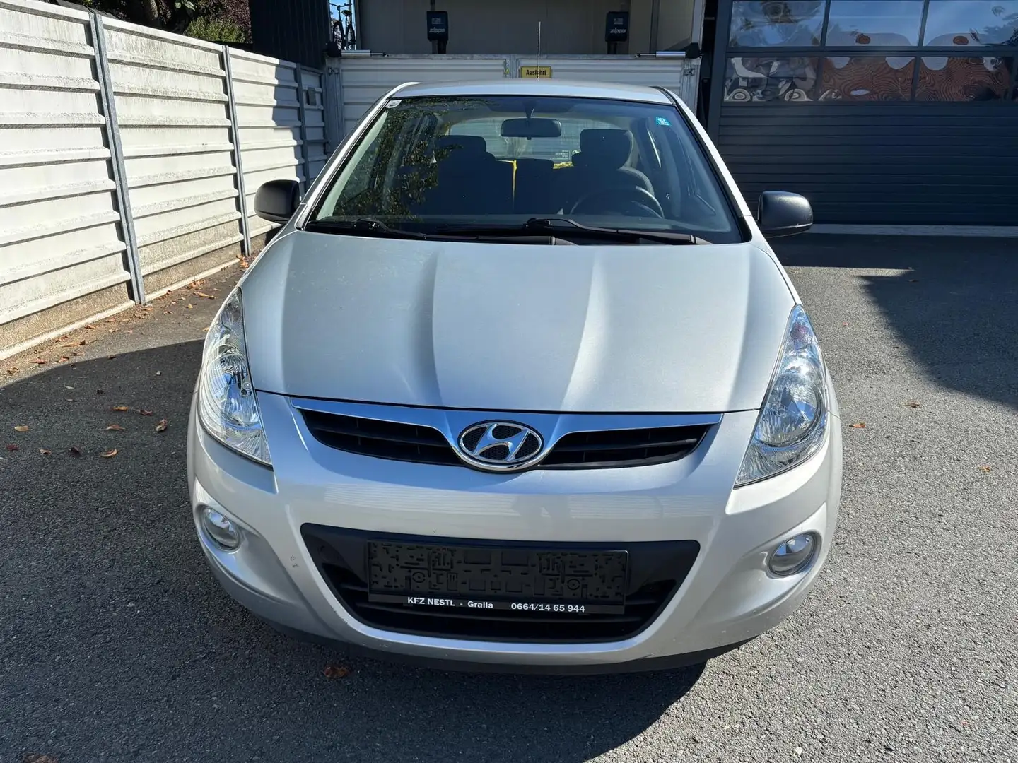 Hyundai i20 1,25 Life Grau - 2