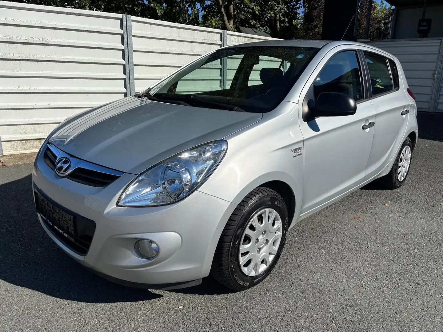 Hyundai i20 1,25 Life Grau - 1