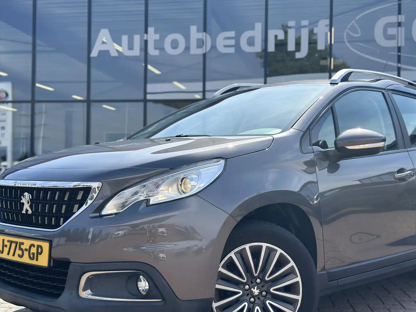 Peugeot 2008 1.2 VTI 81KW Gris - 2