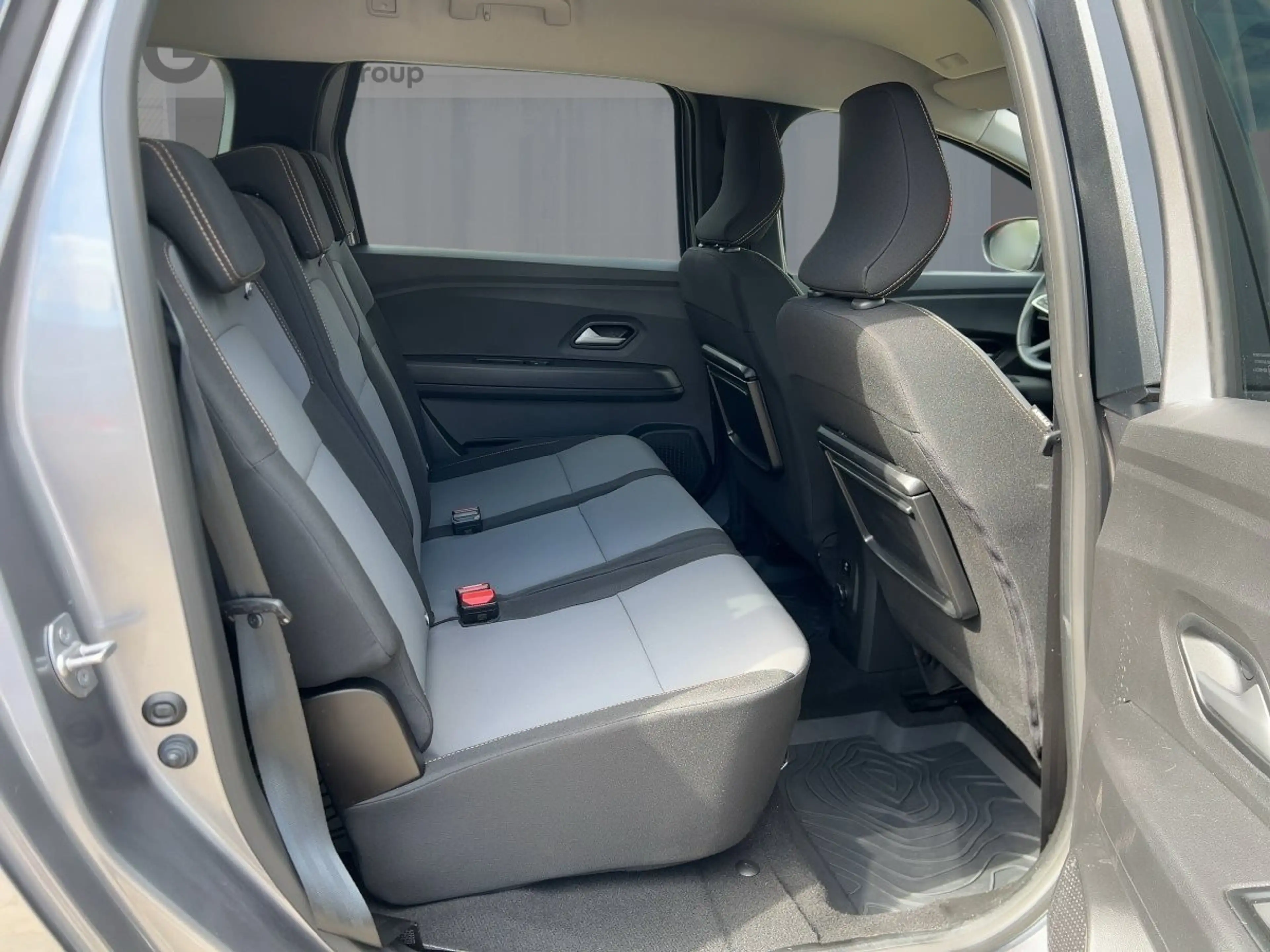 Dacia Jogger Extreme+ TCe 110 7-Sitzer SHZ PDC KLIMA BT — photo 9