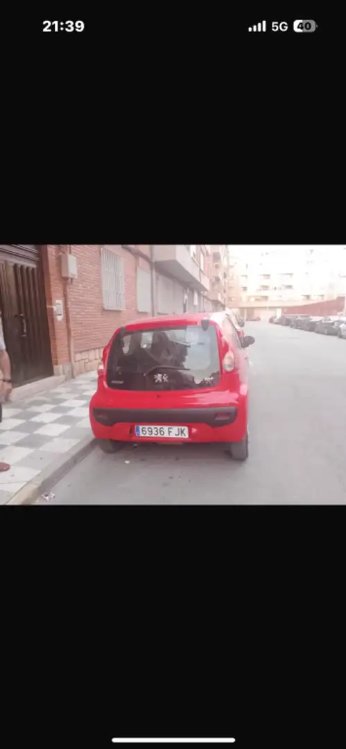 Peugeot 107 1.0i Basic Rojo - 2