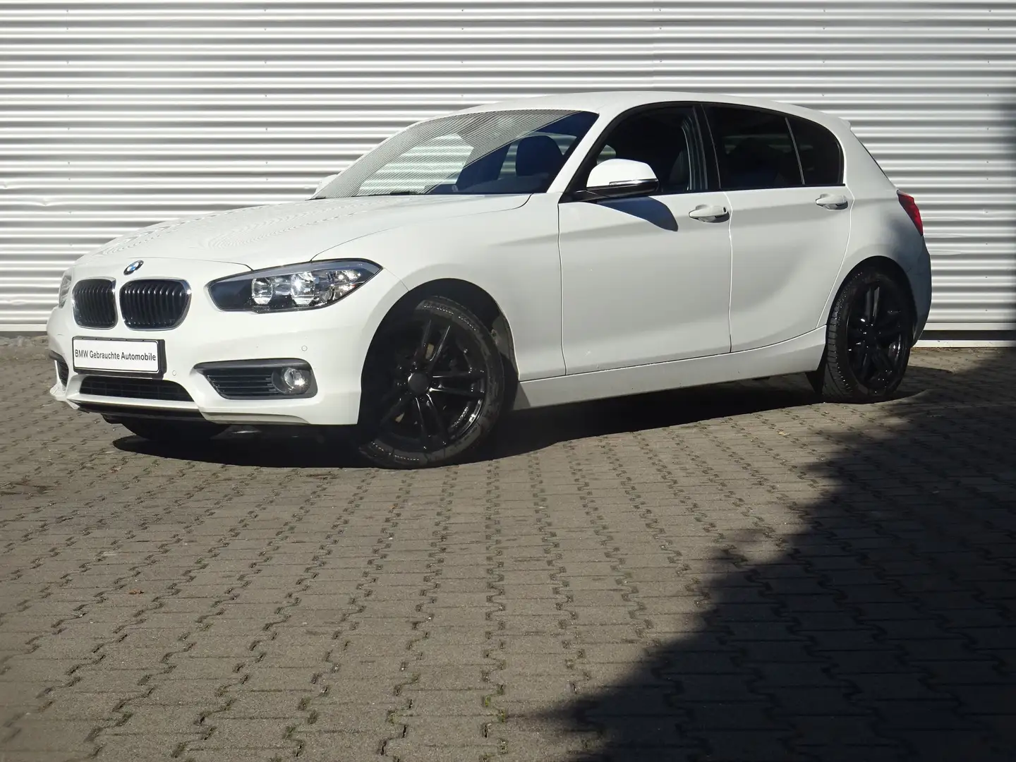 BMW 120 i 5-t. Advantage Autom. 1.Hand wenig-km Navi Blanc - 2