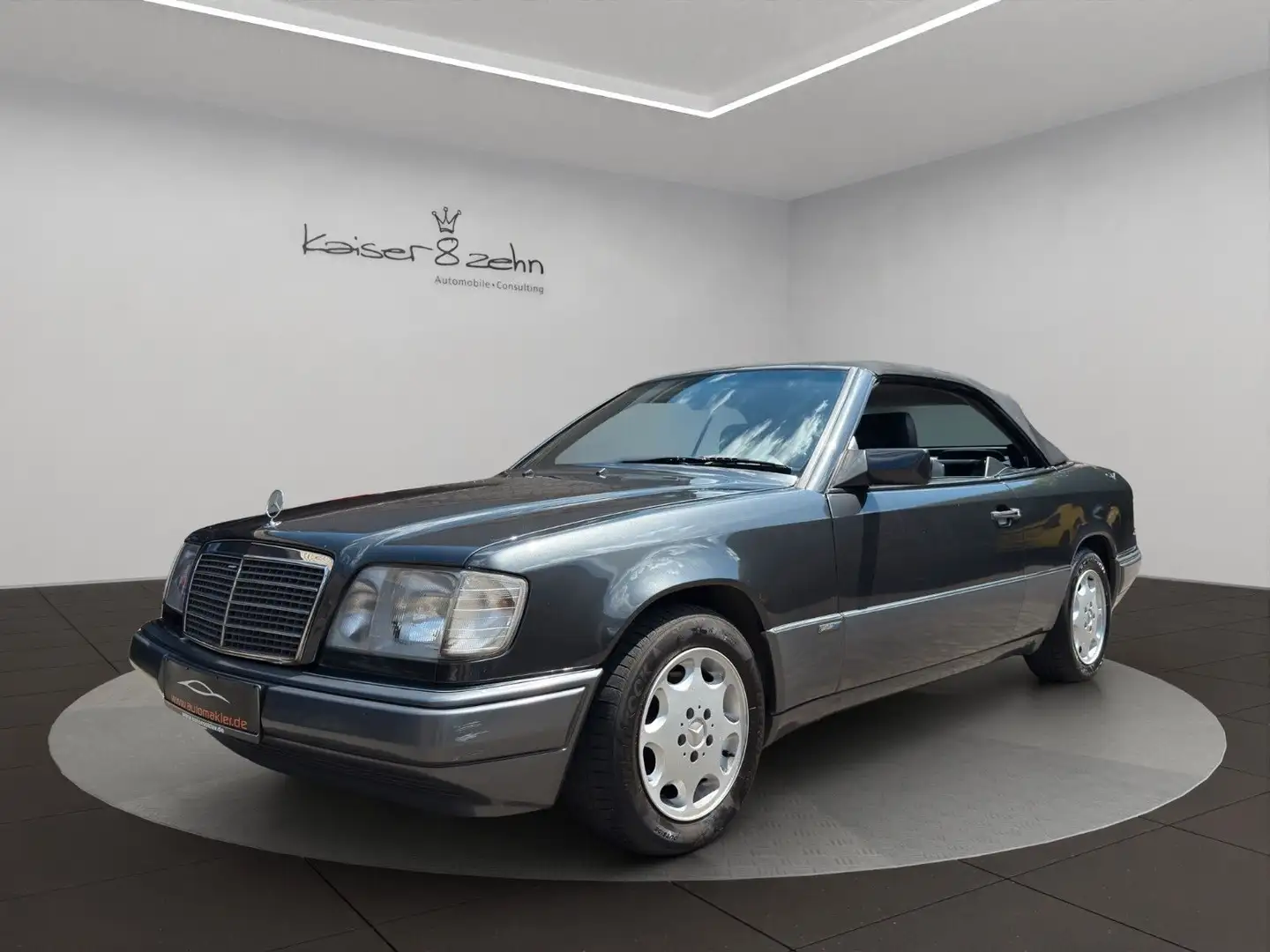 Mercedes-Benz E 220 A124 *Classic Data 2+*H-Kennzeichen* Noir - 1