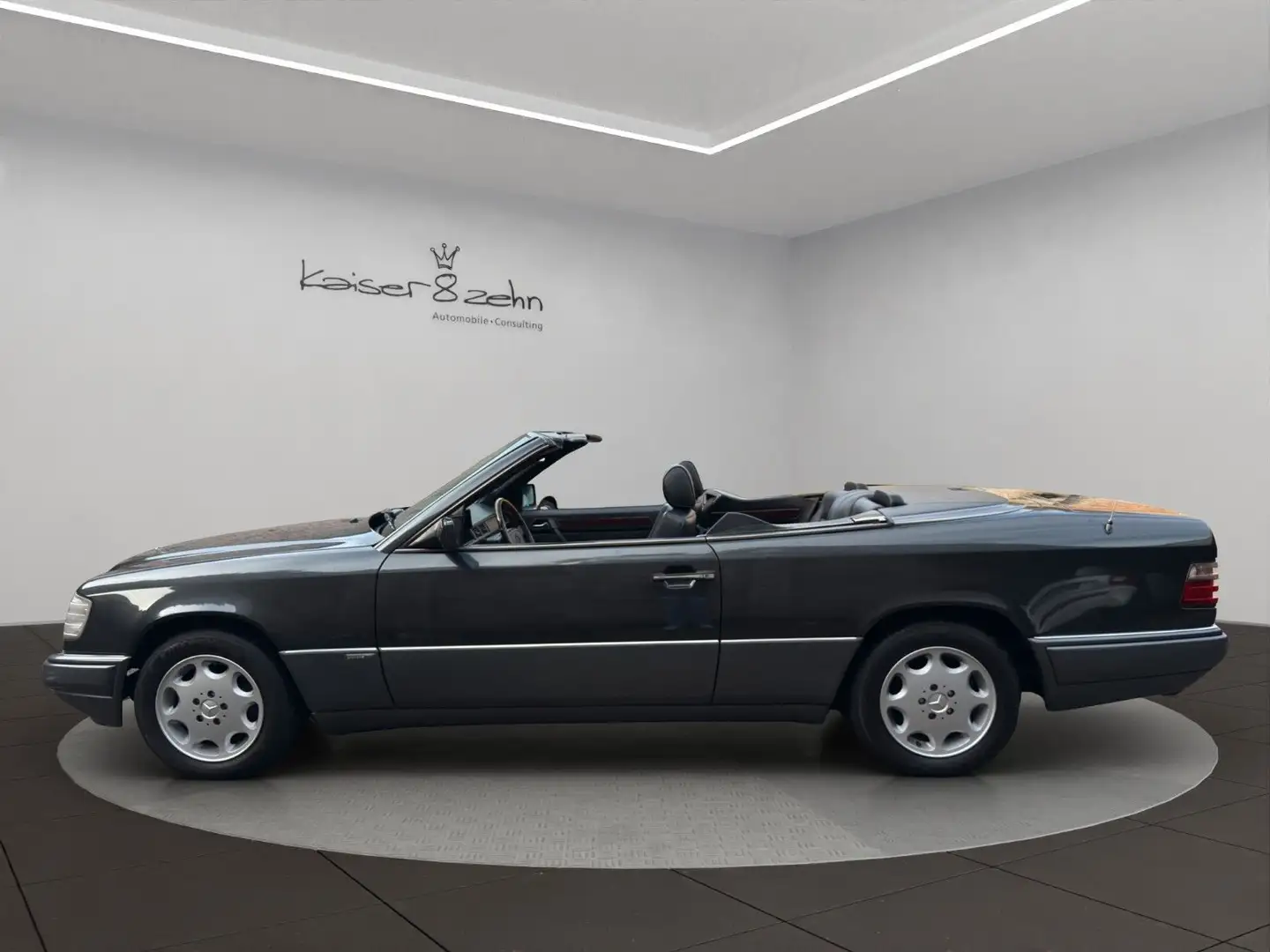 Mercedes-Benz E 220 A124 *Classic Data 2+*H-Kennzeichen* Schwarz - 2