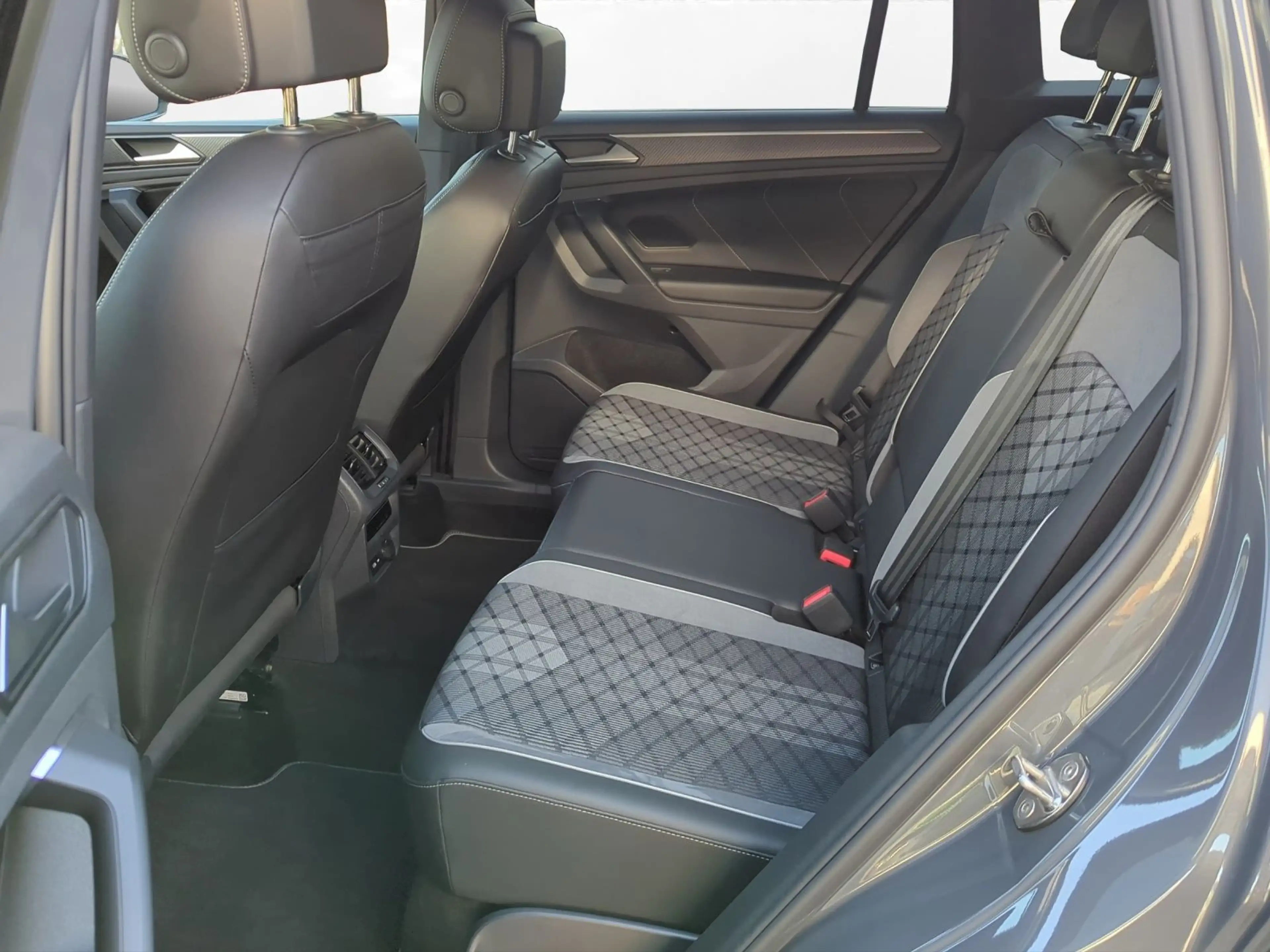Volkswagen Tiguan 1.4 TSI eHybrid R-Line — photo 3