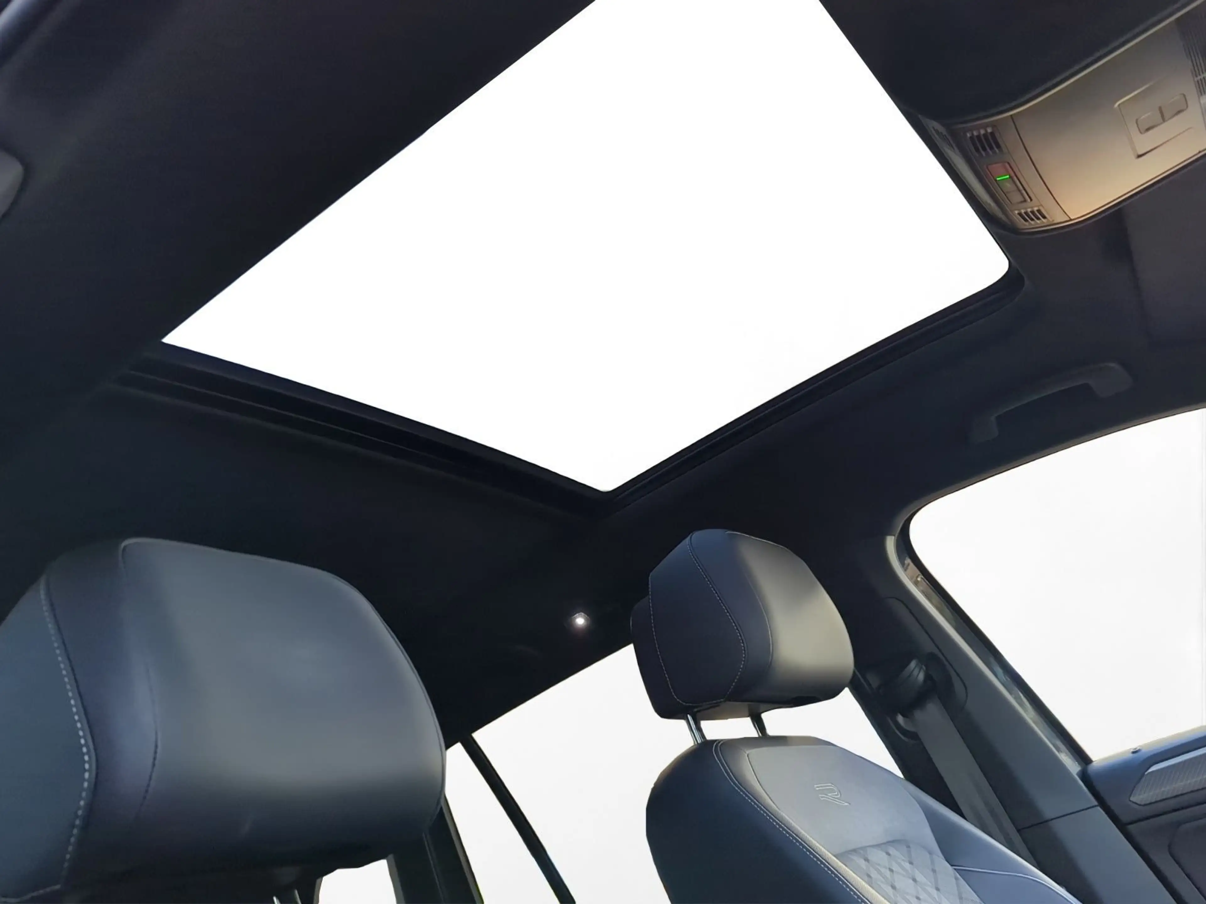 Volkswagen Tiguan 1.4 TSI eHybrid R-Line — photo 11