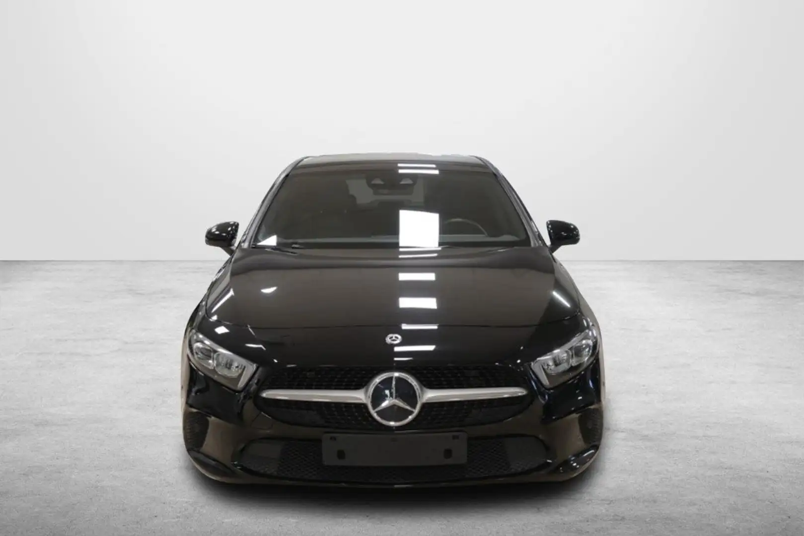 Mercedes-Benz A 180 A 180D 115CV 6M LUXURY LINE ( FARI LED - PELLE ) Nero - 2
