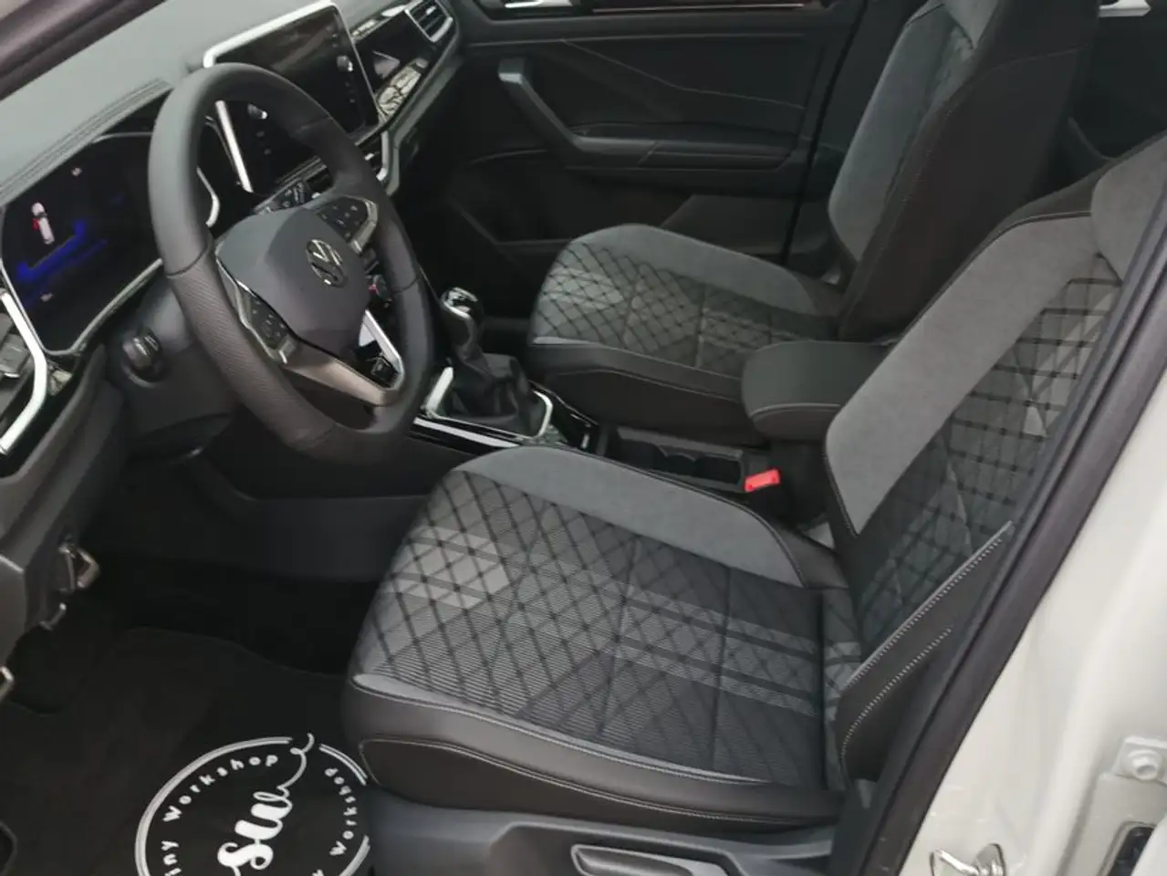 Volkswagen T-Roc R-Line 1.0 l TSI RFK LED-PLUS APP-Connect 10