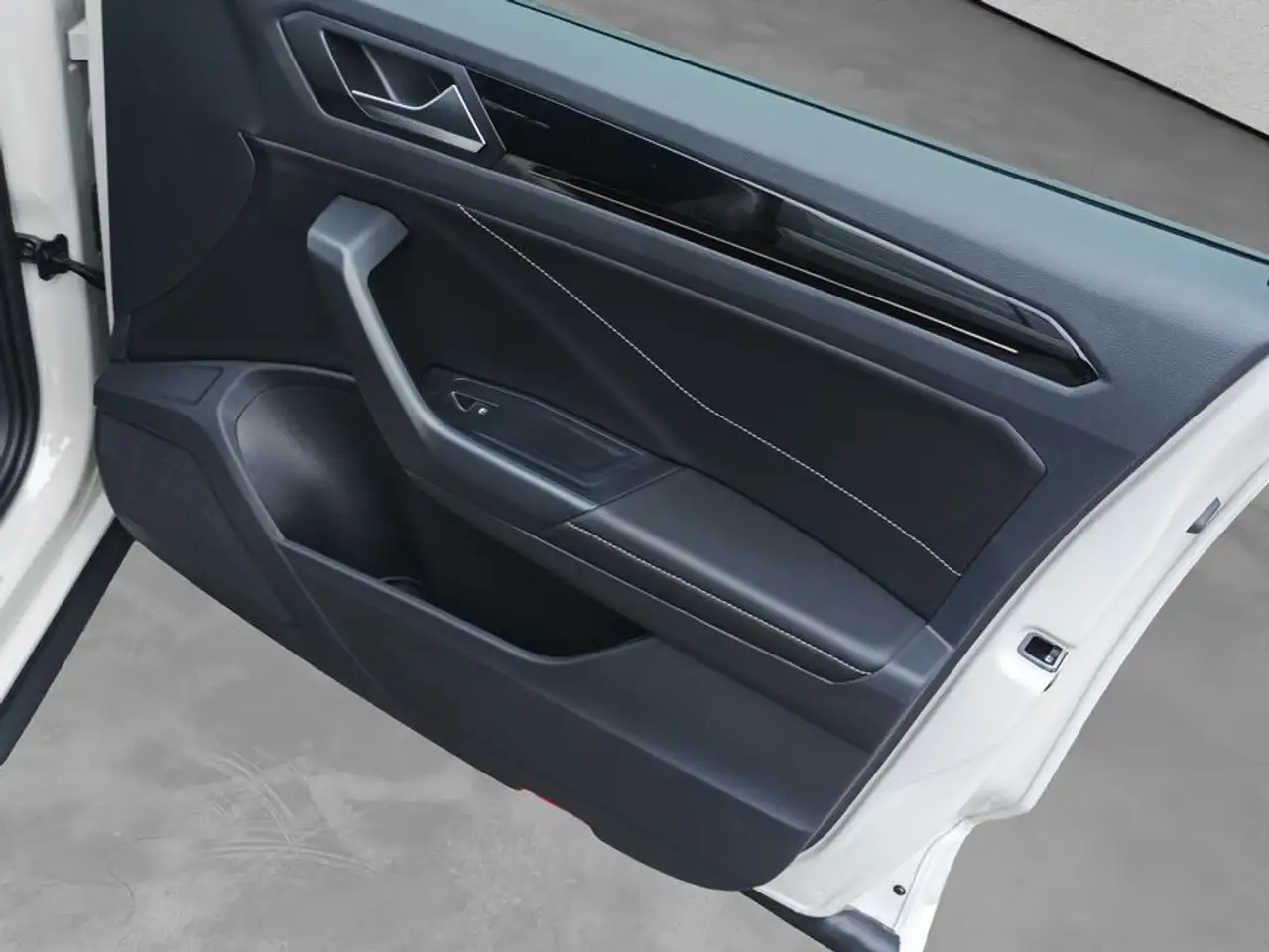 Volkswagen T-Roc R-Line 1.0 l TSI RFK LED-PLUS APP-Connect 18