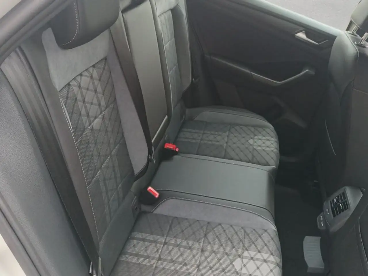 Volkswagen T-Roc R-Line 1.0 l TSI RFK LED-PLUS APP-Connect 19