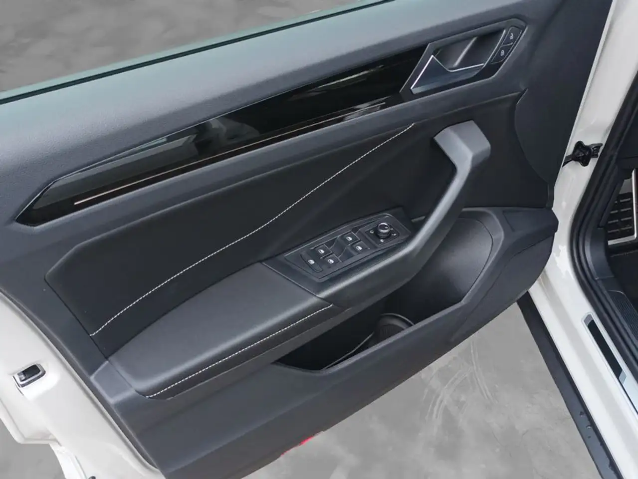 Volkswagen T-Roc R-Line 1.0 l TSI RFK LED-PLUS APP-Connect 15