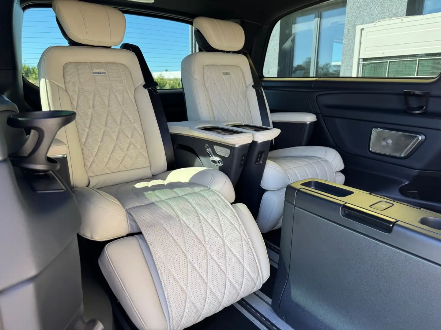 Mercedes-Benz V 300 Facelift Luxury-seats 2025 extra Long Grau - 1