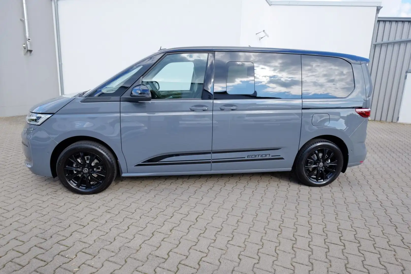 Volkswagen T7 Multivan Edition 2.0 TDI Stan/AHK/Pan/5J Gara Grün - 2