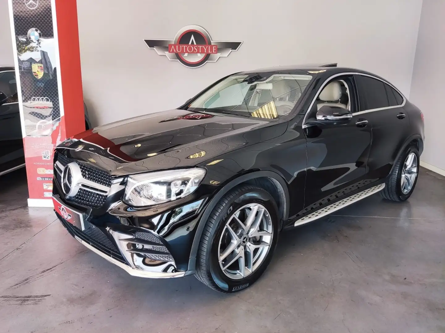 Mercedes-Benz GLC 220 Coupé 220d 4Matic Aut. Zwart - 1
