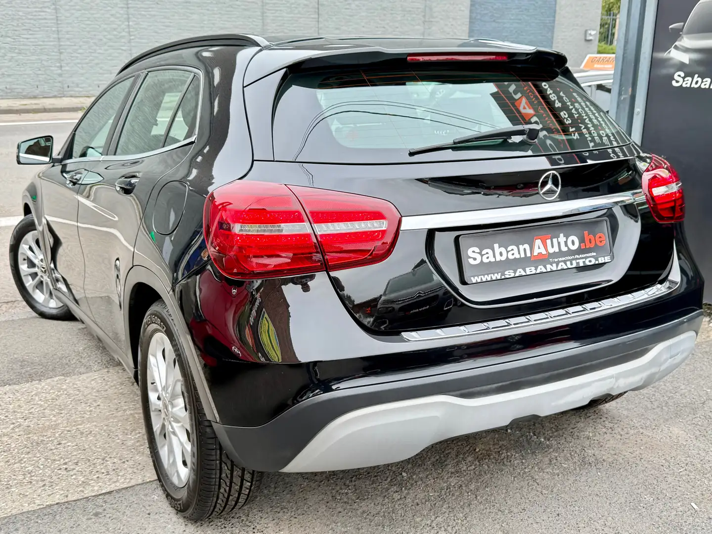 Mercedes-Benz GLA 180 GLA 180 D • AUTO • NAVI • CAM • CUIR Zwart - 2