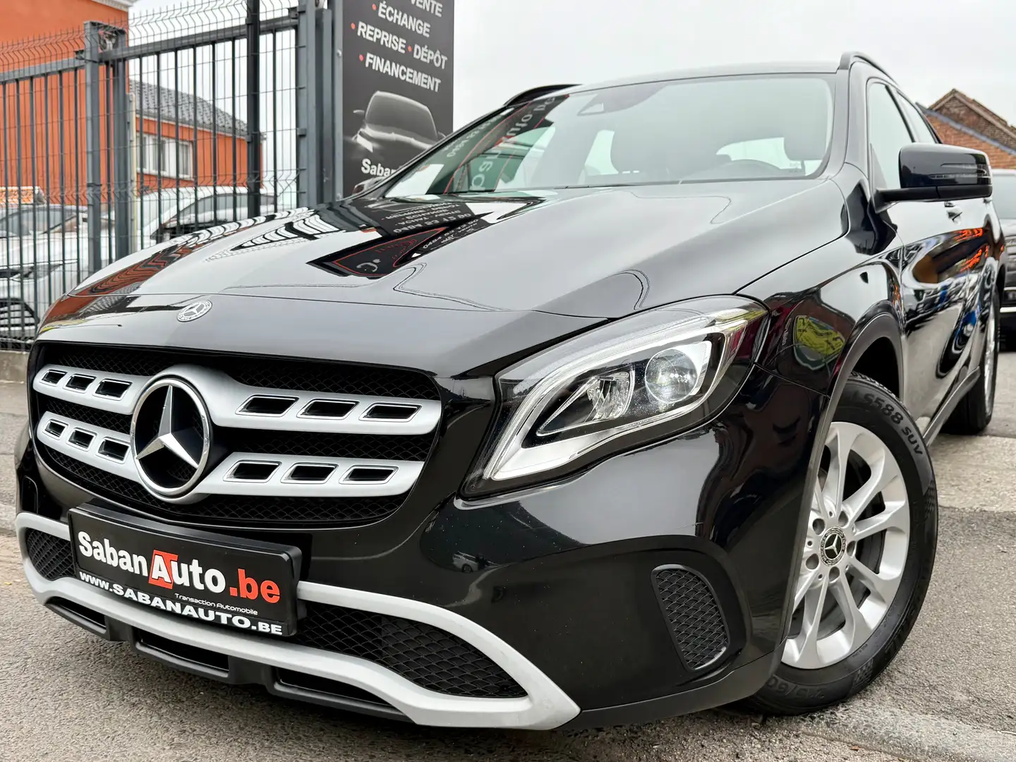 Mercedes-Benz GLA 180 GLA 180 D • AUTO • NAVI • CAM • CUIR Zwart - 1