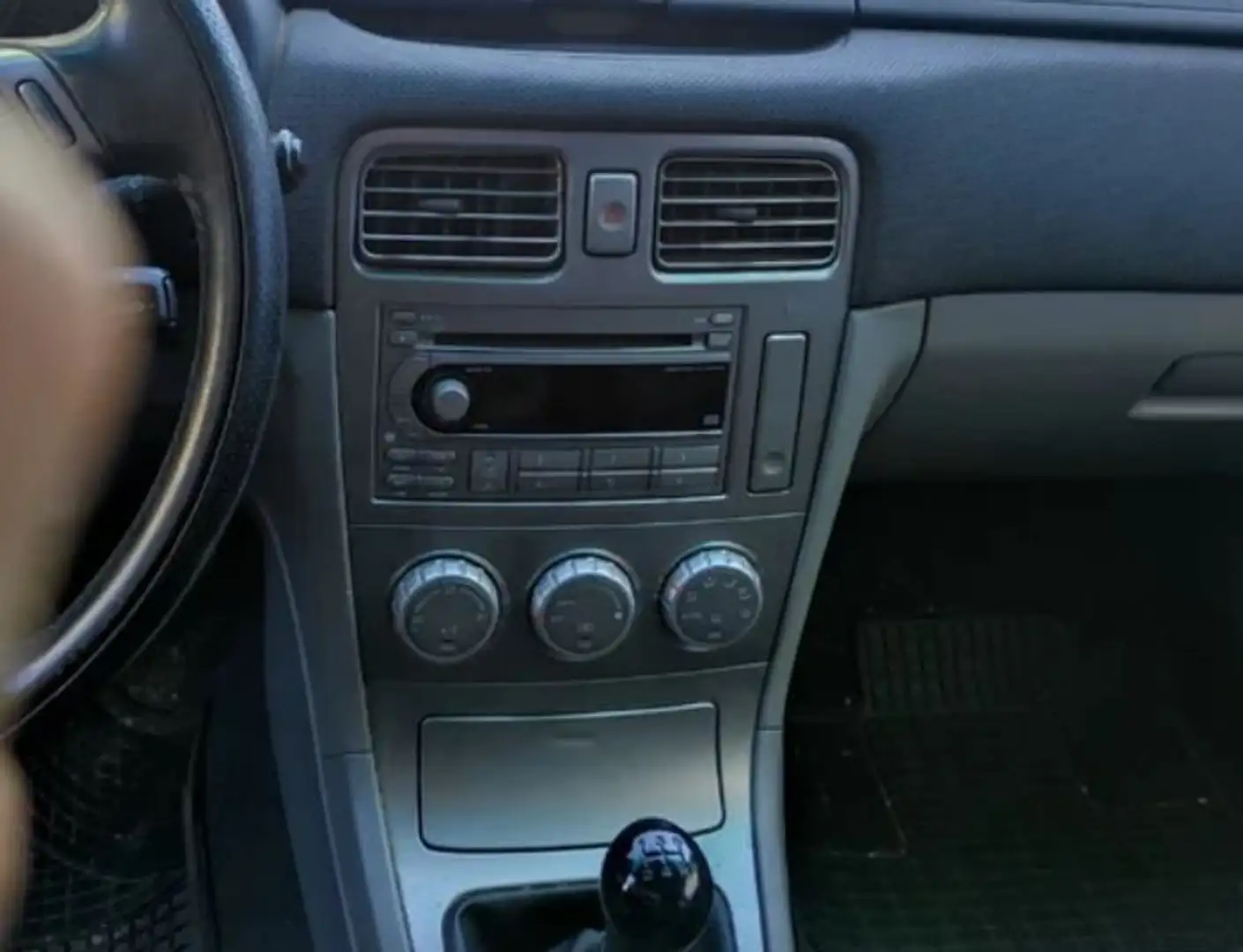 Subaru Forester Forester 2.0 X Plateado - 2