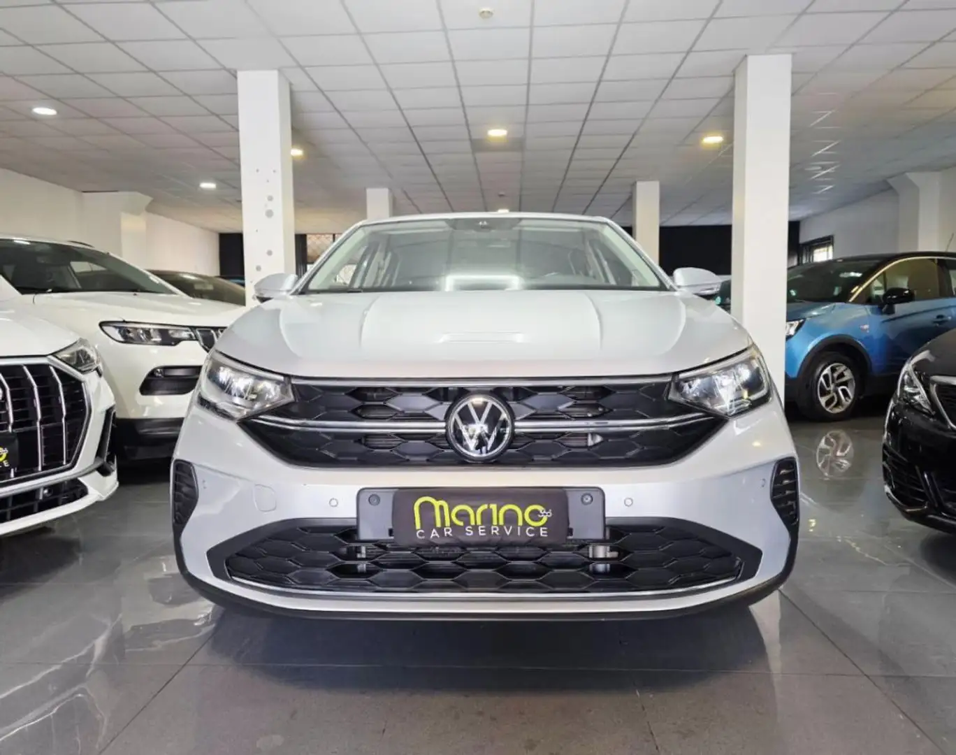 Volkswagen Taigo 1.0 TSI Edition Plus Gris - 1