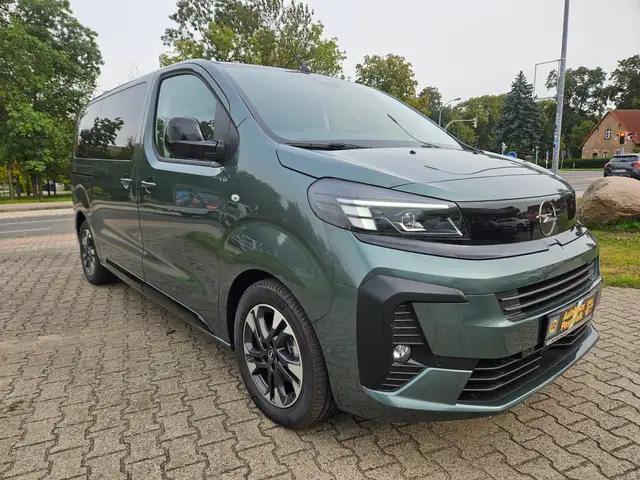 Opel Zafira Life 2.2 D Aut.Edition AHK e.Schiebet. NAVI Totwinkel..