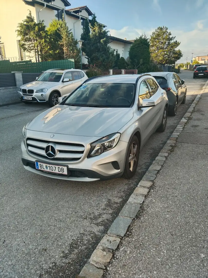 Mercedes-Benz GLA 180 GLA 180 d Silber - 2
