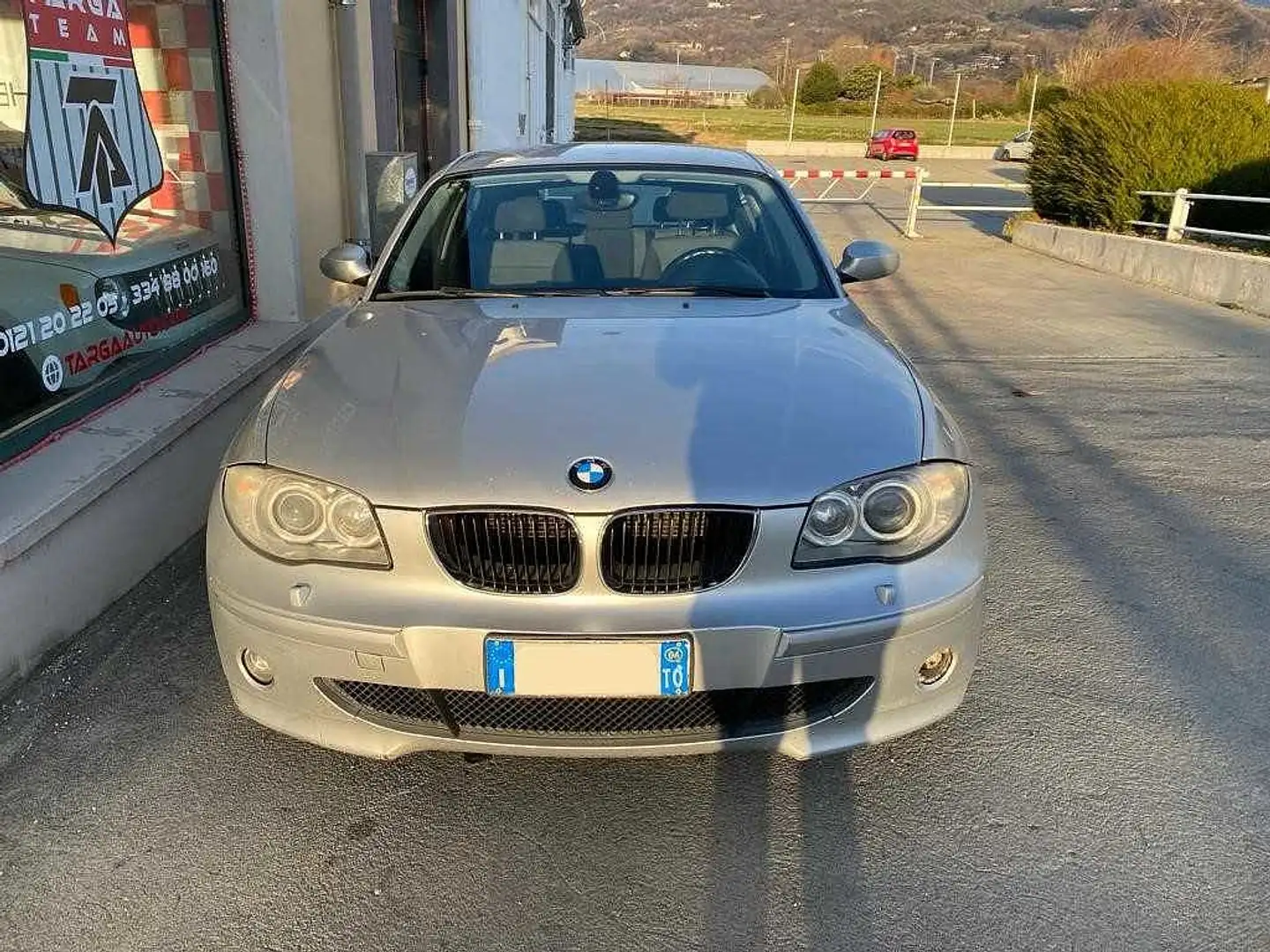 BMW Serie 1 118d cat 5 porte Attiva srebrna - 2