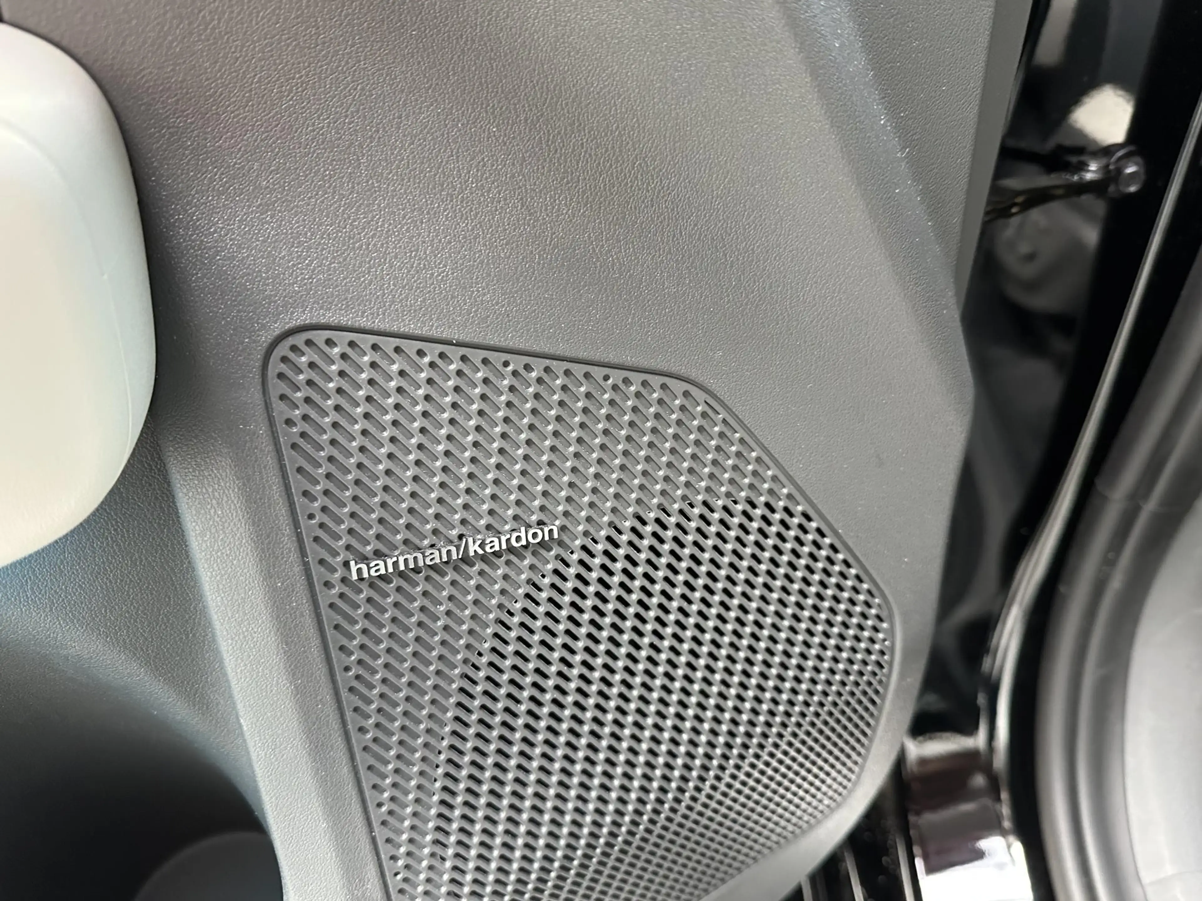 Kia EV3 GT-PlusLine 81.4 kWh — photo 7