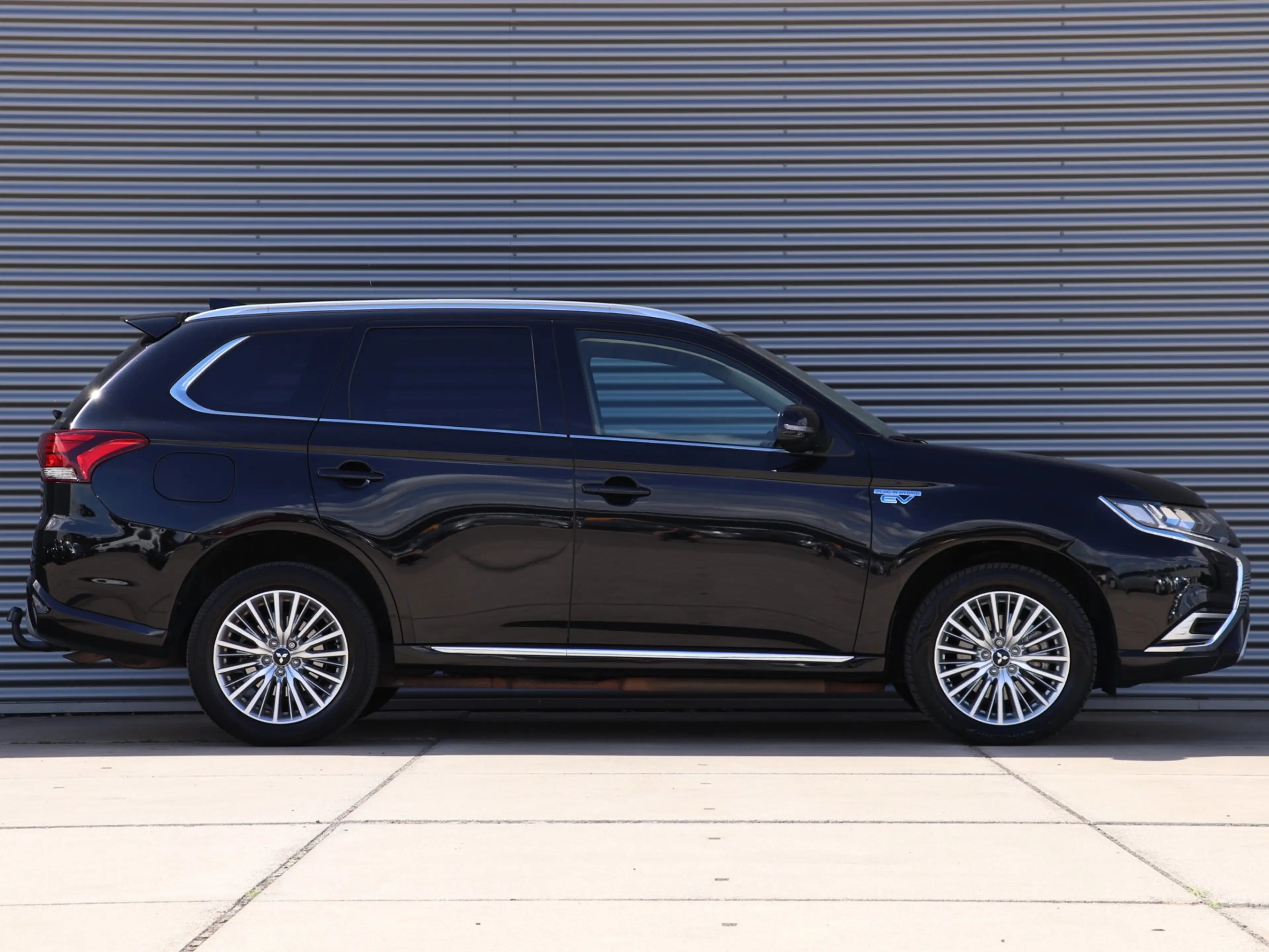 Mitsubishi Outlander 2.4 PHEV Intense+ *Schuifdak*Trekhaak* — photo 7
