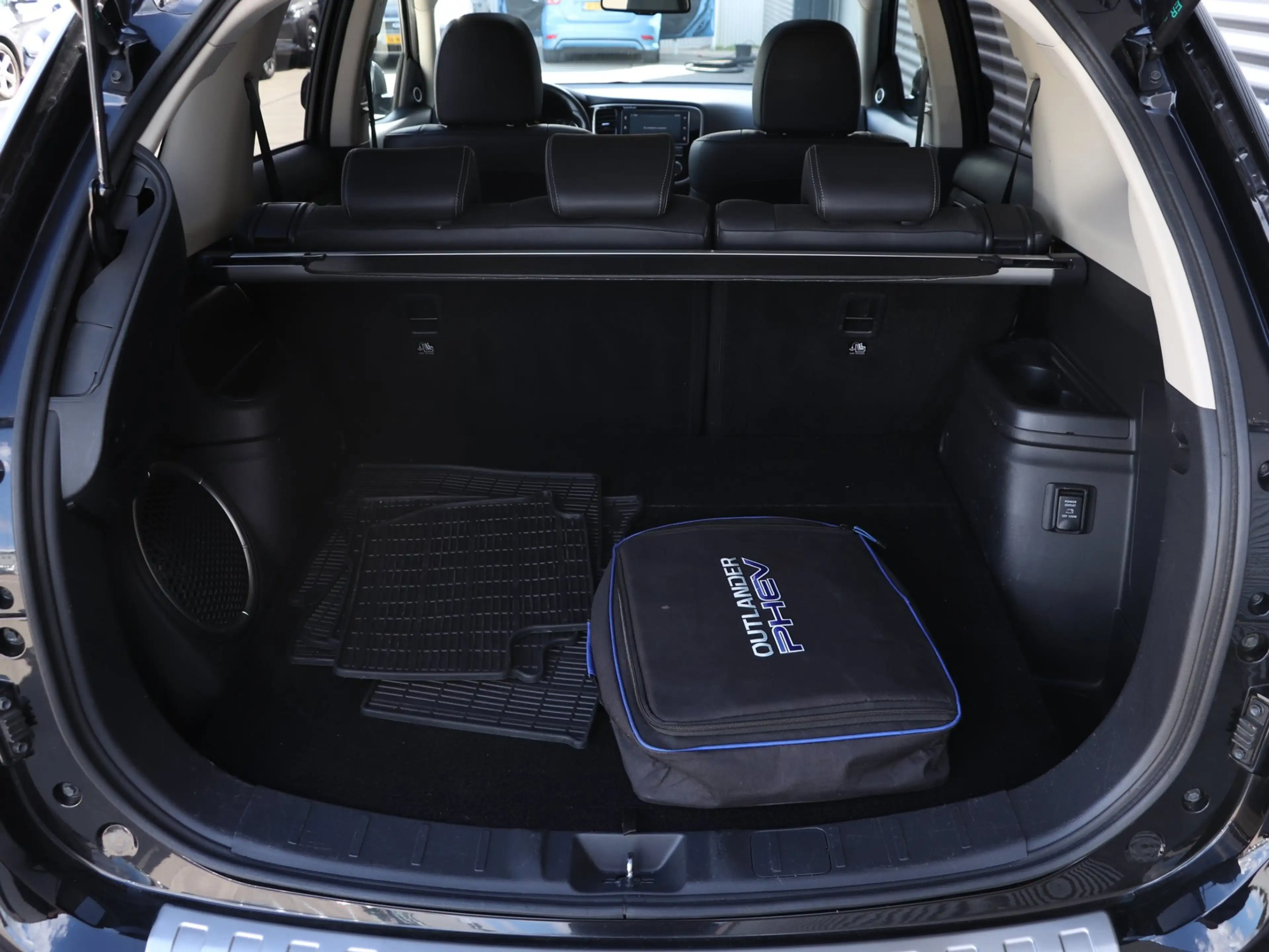 Mitsubishi Outlander 2.4 PHEV Intense+ *Schuifdak*Trekhaak* — photo 12