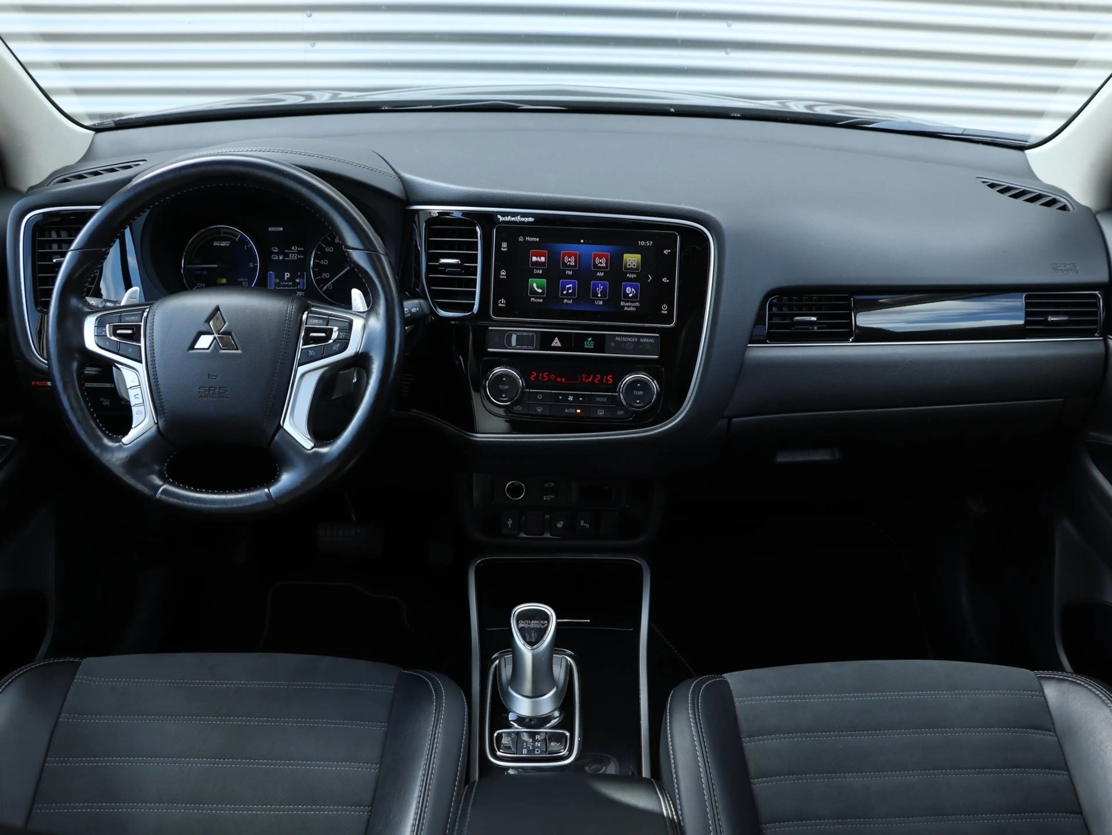 Mitsubishi Outlander 2.4 PHEV Intense+ *Schuifdak*Trekhaak* — photo 3