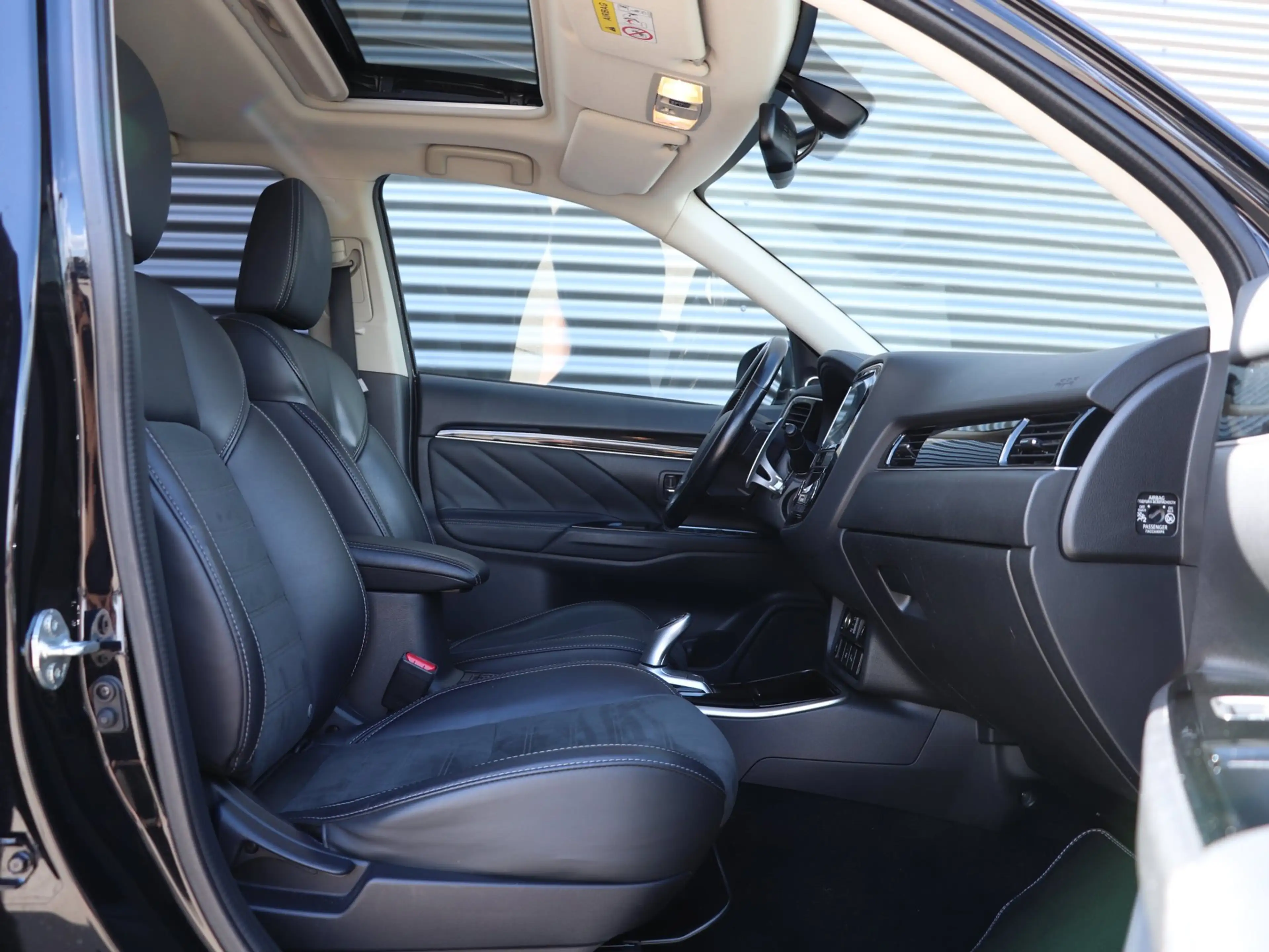 Mitsubishi Outlander 2.4 PHEV Intense+ *Schuifdak*Trekhaak* — photo 8